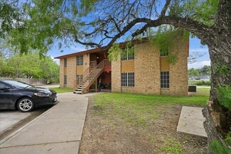 Beeville, TX Apartments - 600 E Crockett St