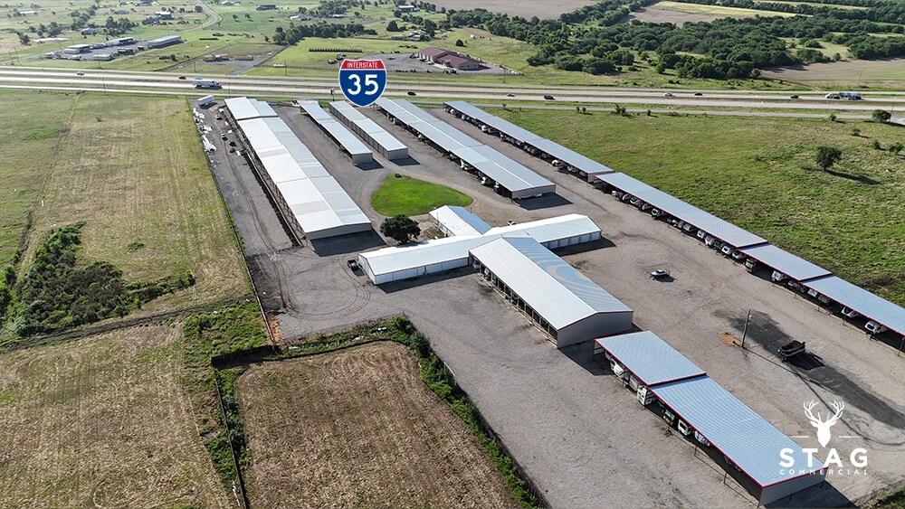 13676 Interstate 35, Valley View, TX for Rent