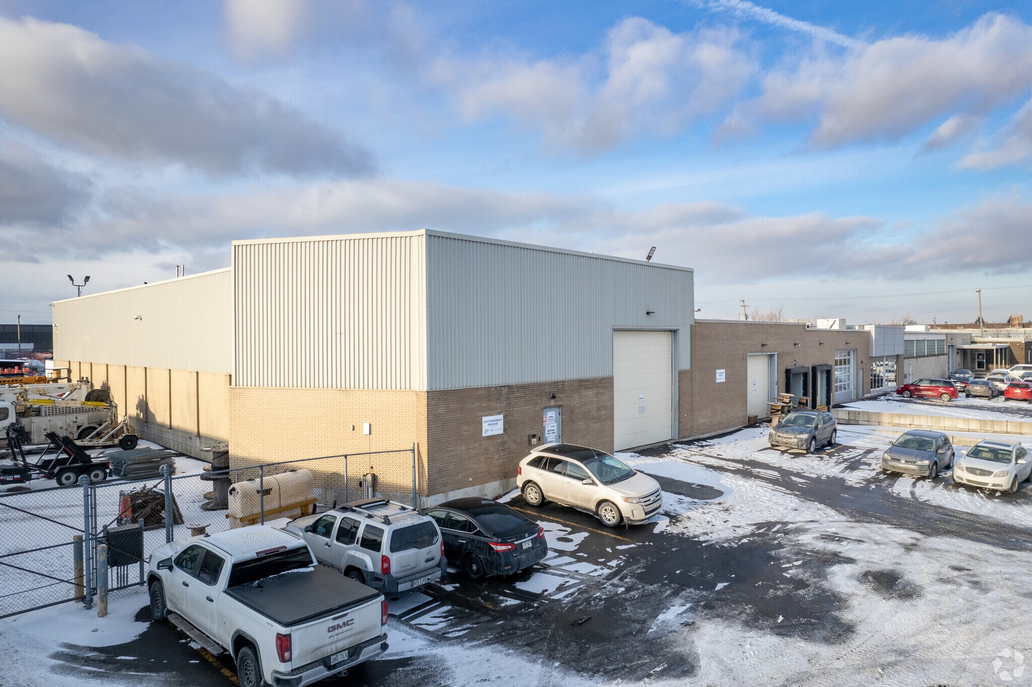 9500 Boul Parkway, Montréal, QC for Rent