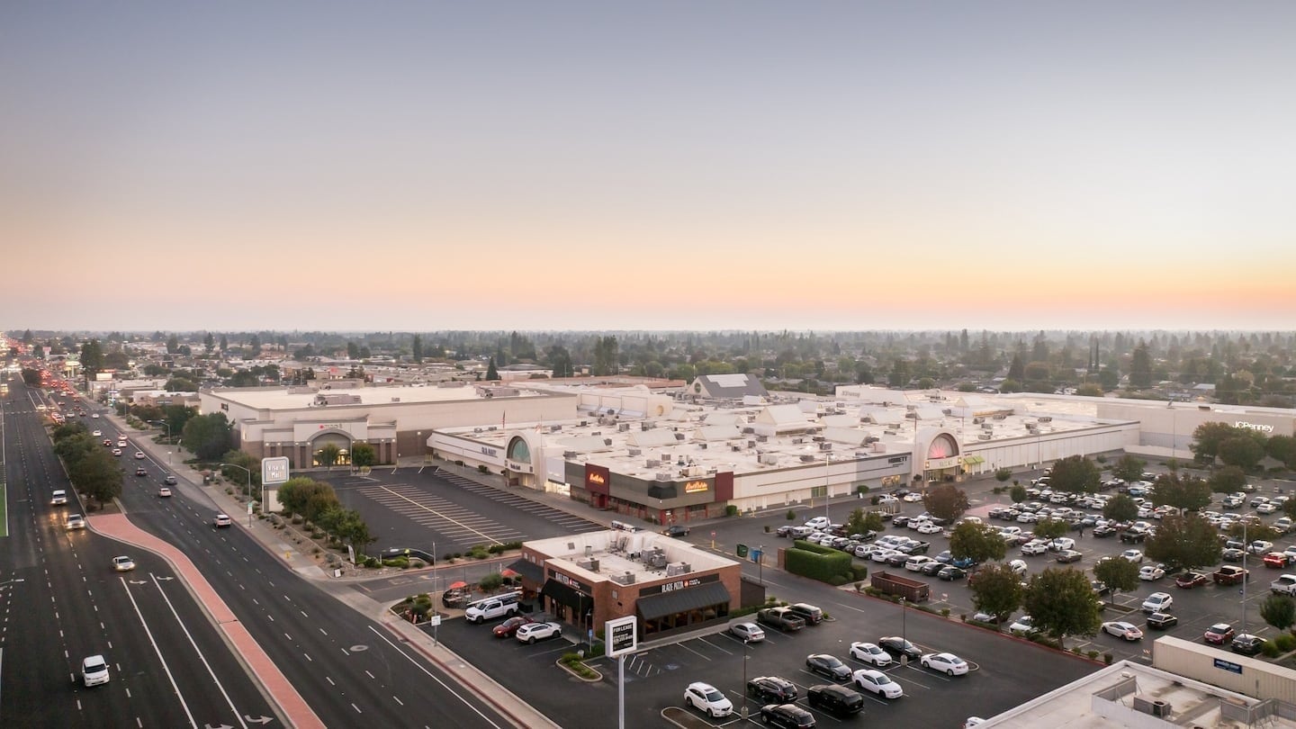 2031 S Mooney Blvd, Visalia, CA for Rent