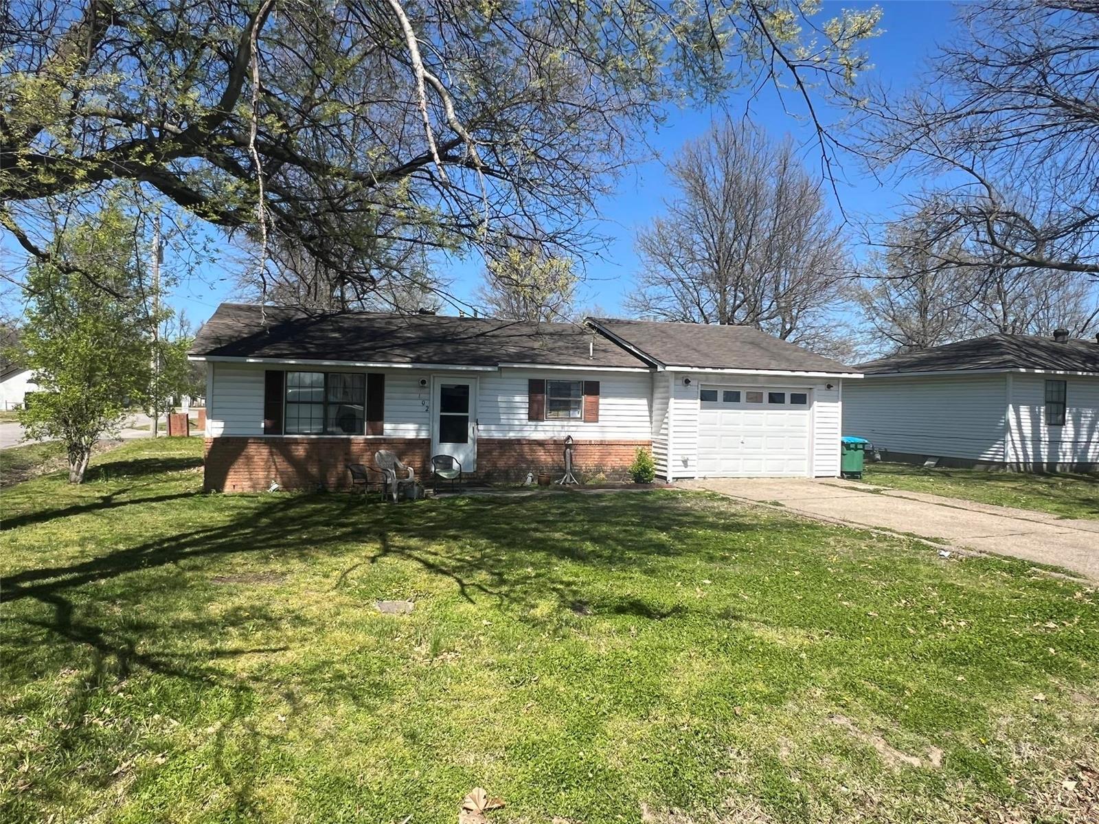 102 Perry Dr, Steele, MO for Sale