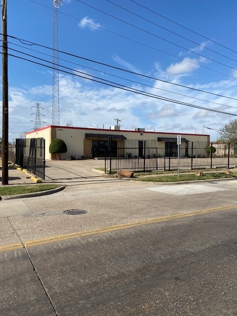 11061 Shady Trl, Dallas, TX for Rent