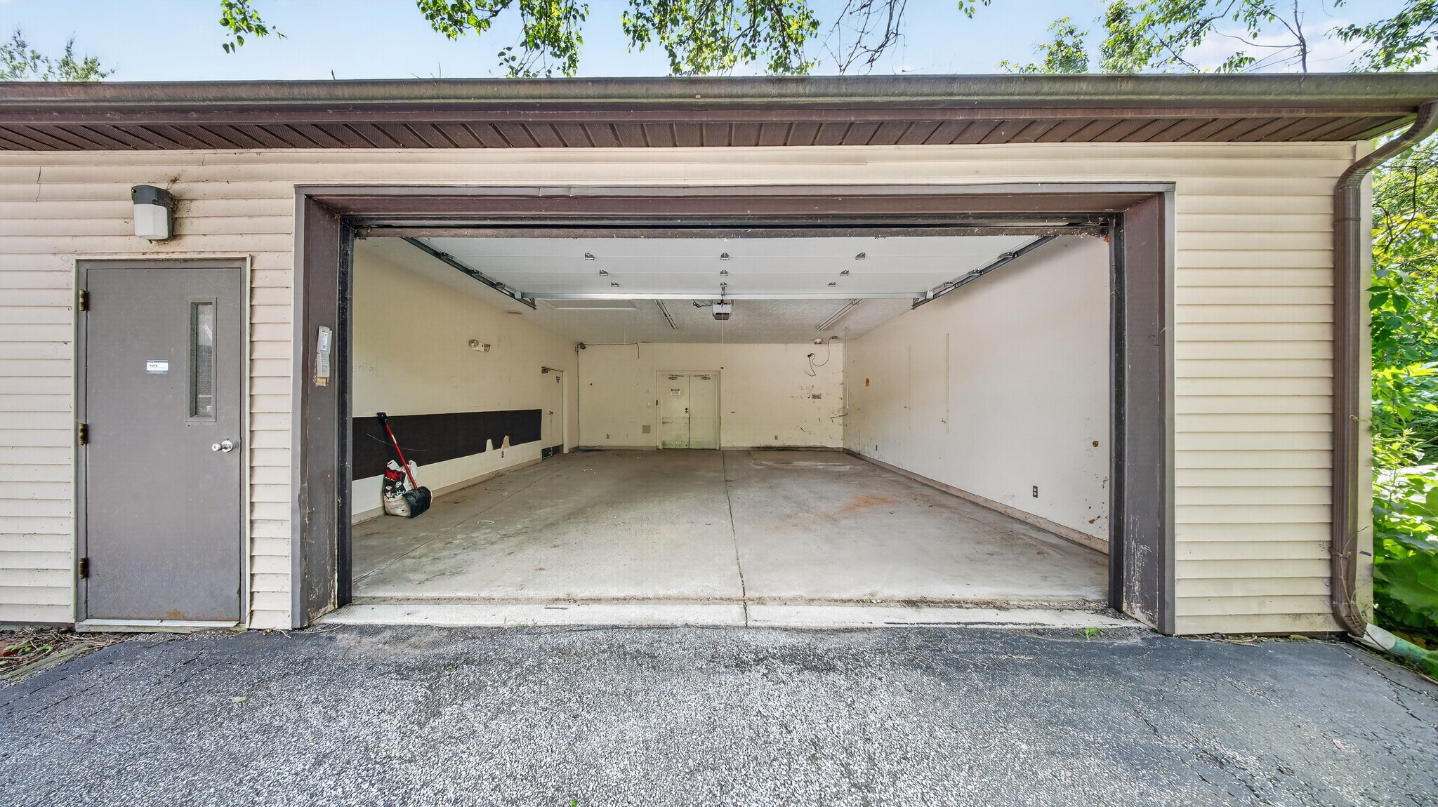 29369 Lorain Rd, North Olmsted, OH for Sale