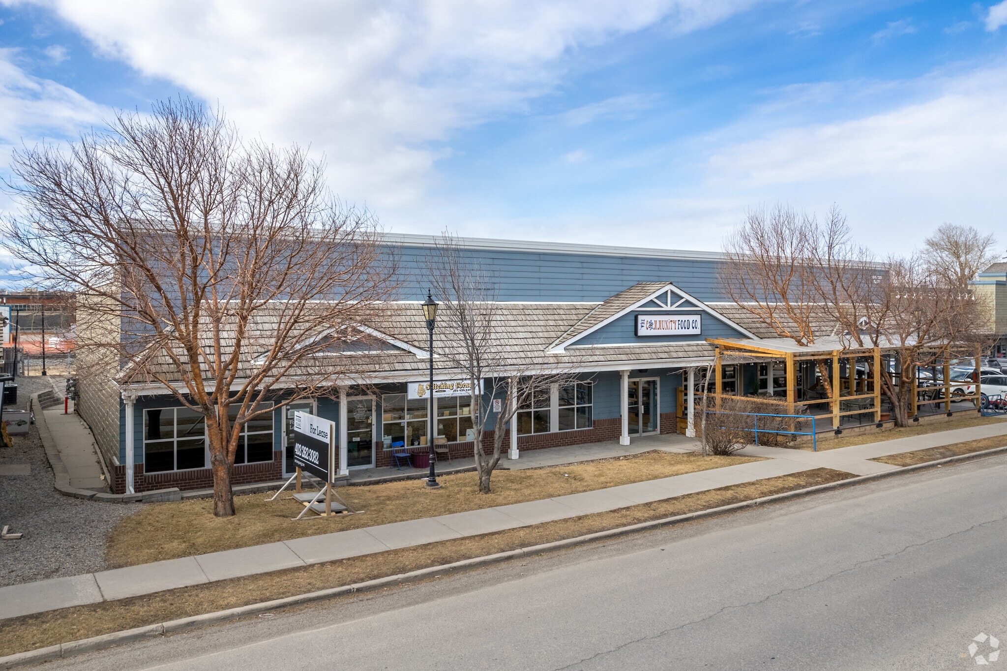 185 1st St E, Cochrane, AB for Rent