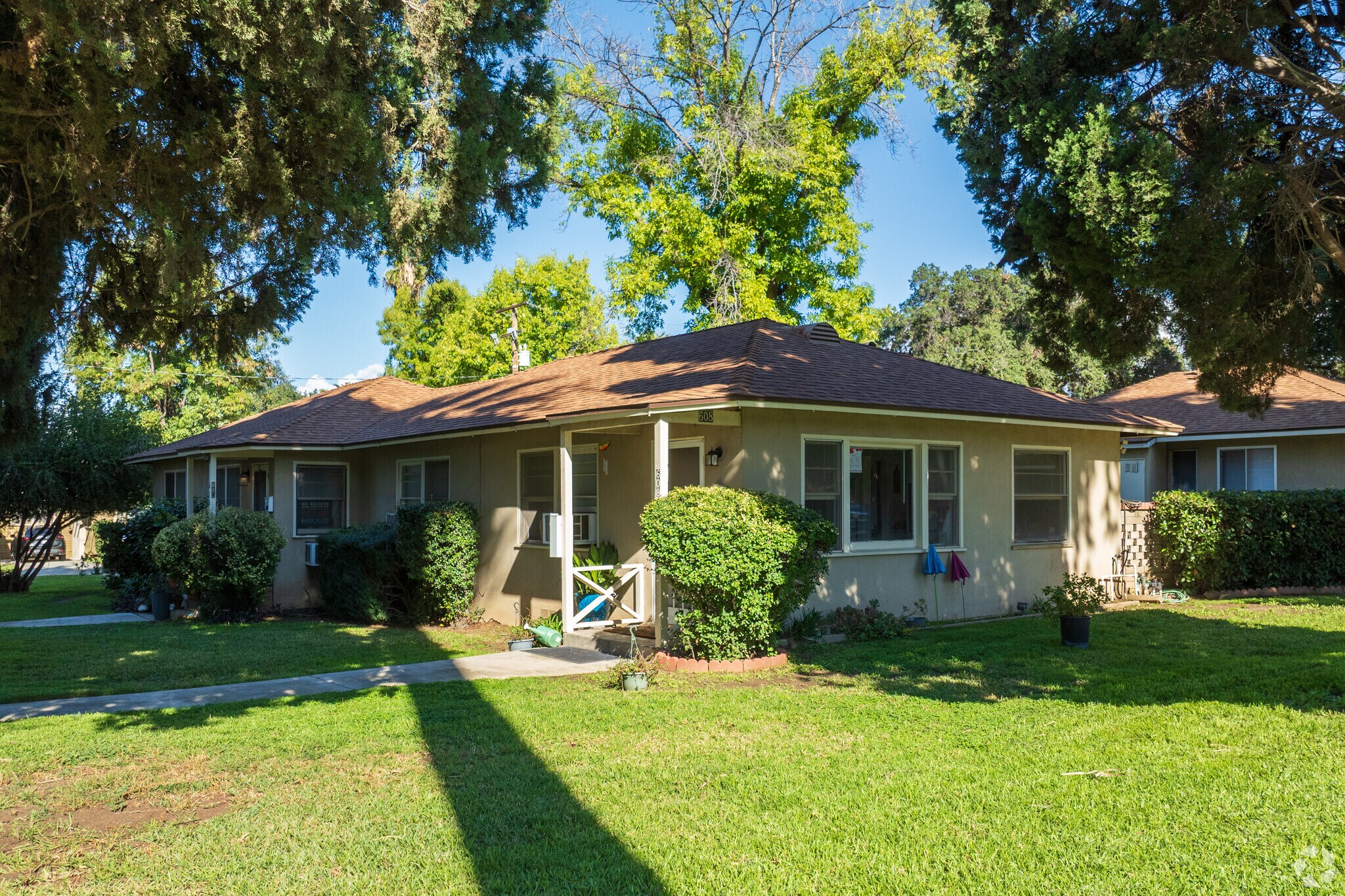 610-634 W Olive Ave, Redlands, CA for Sale