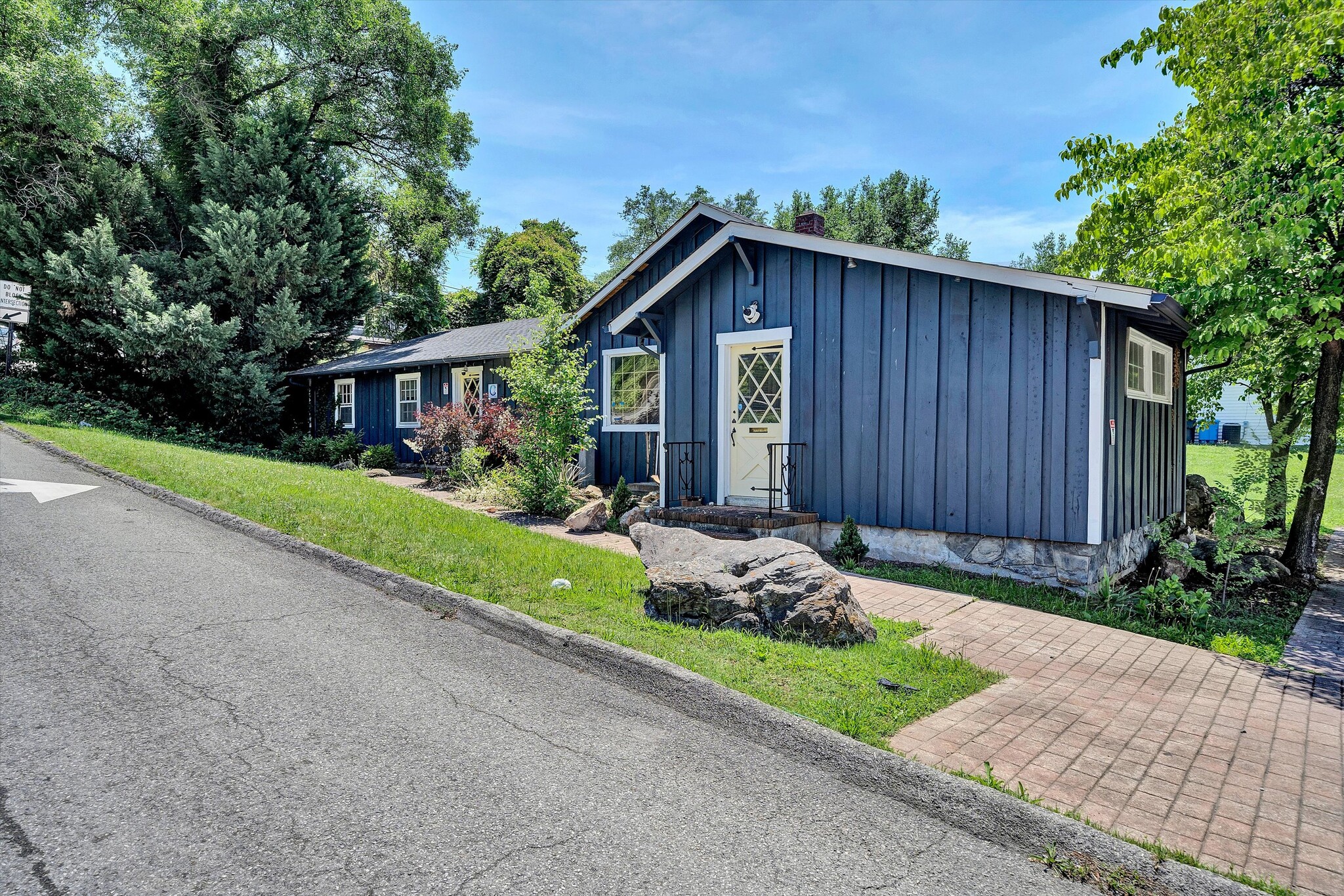 2302 Winthrop Ave SW, Roanoke, VA for Sale