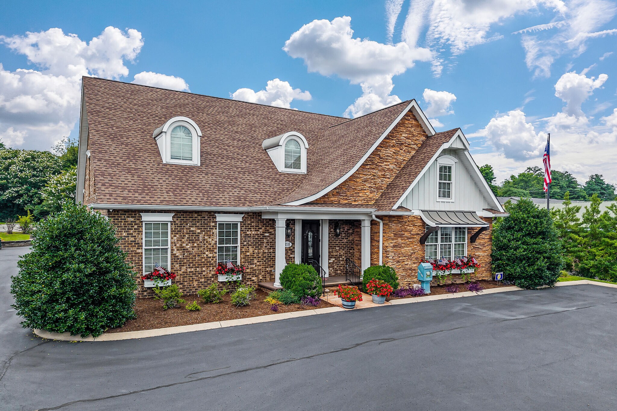 818 E 10th St, Cookeville, TN for Sale