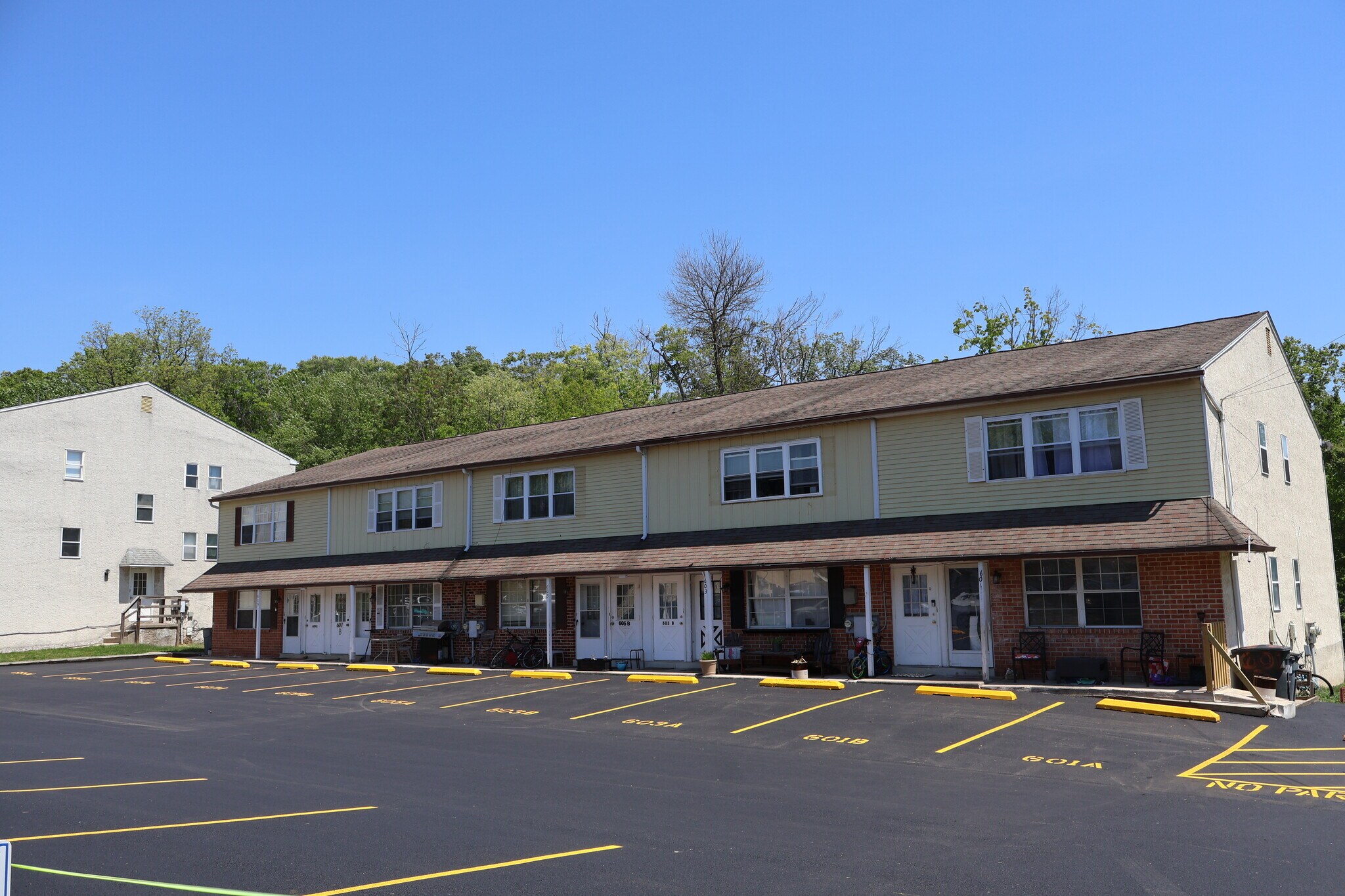 601-609 Country 601-609 Country Ln, Morton, PA for Sale