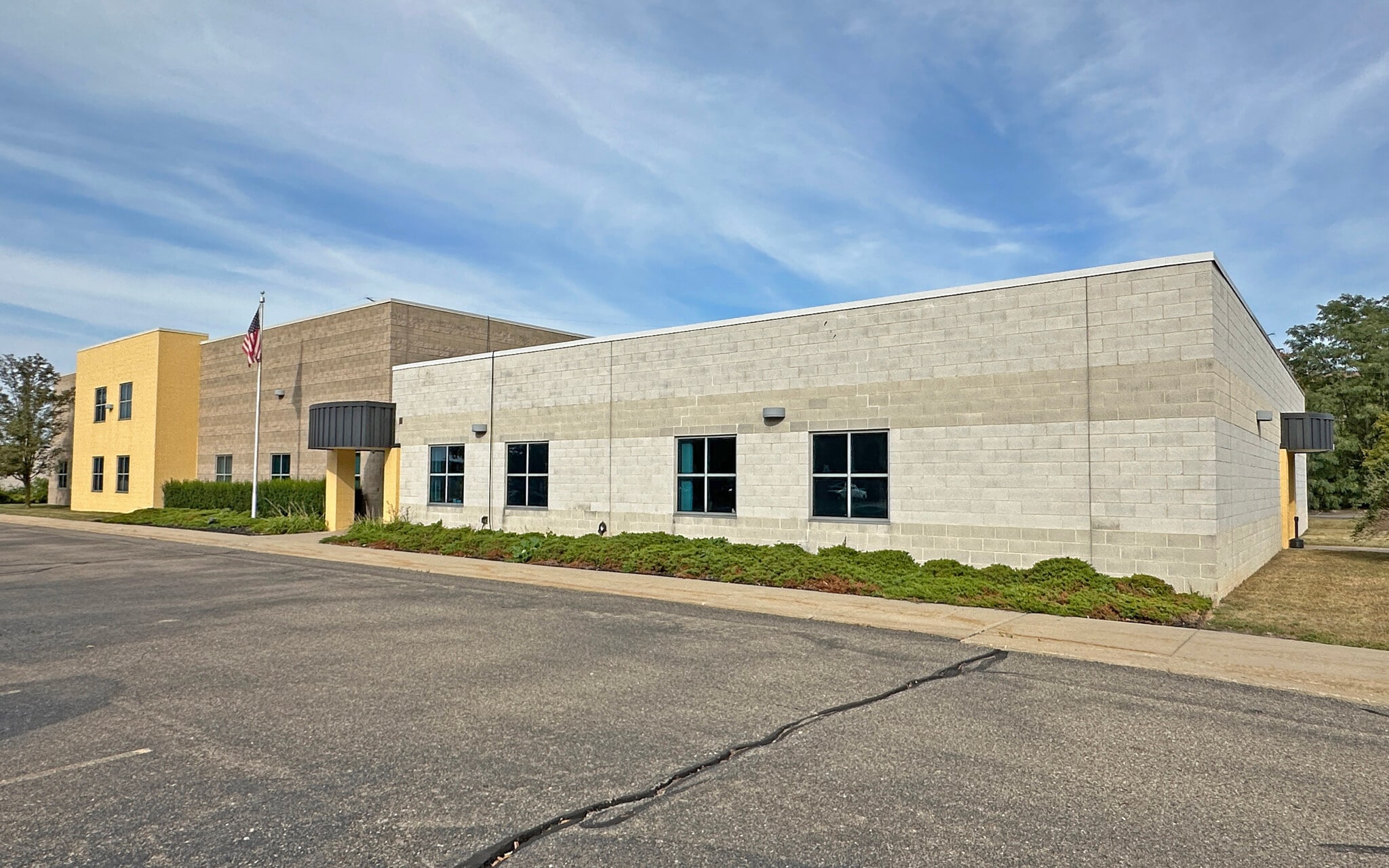 22915 Commerce Dr, Farmington, MI for Sale