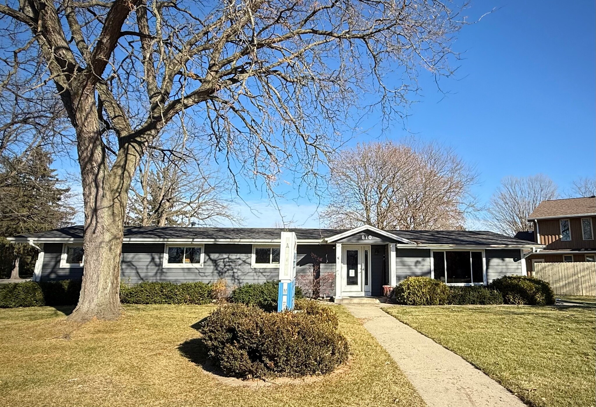 870 Summit Ave, Oconomowoc, WI for Sale