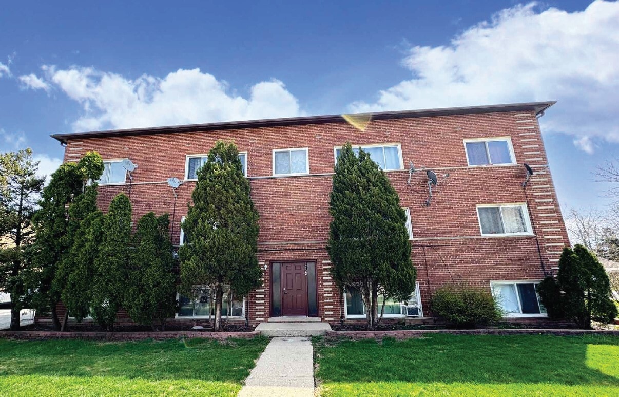 732 W Roy Dr, Villa Park, IL for Sale