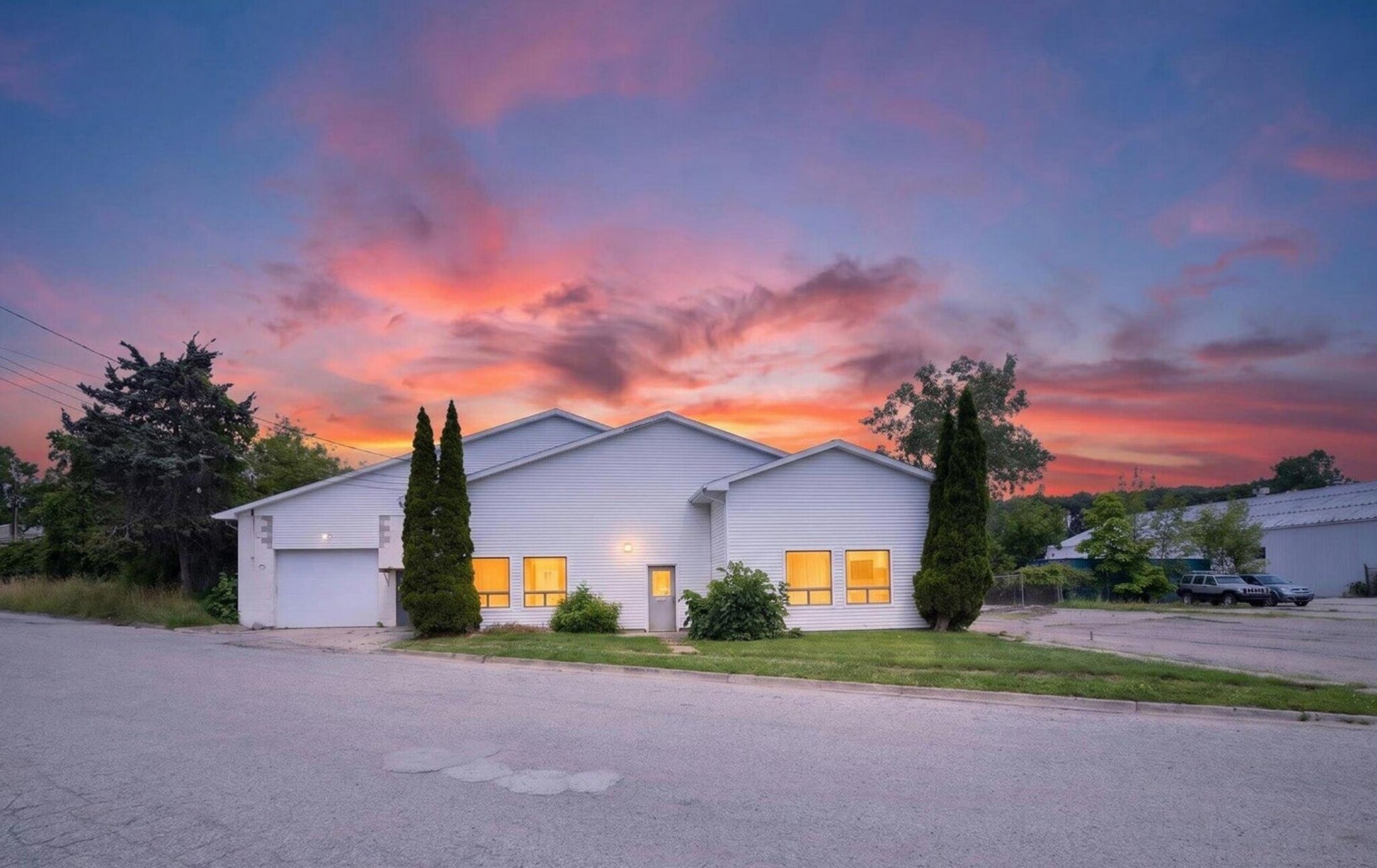 2320 N Grand River Ave, Lansing, MI for Sale