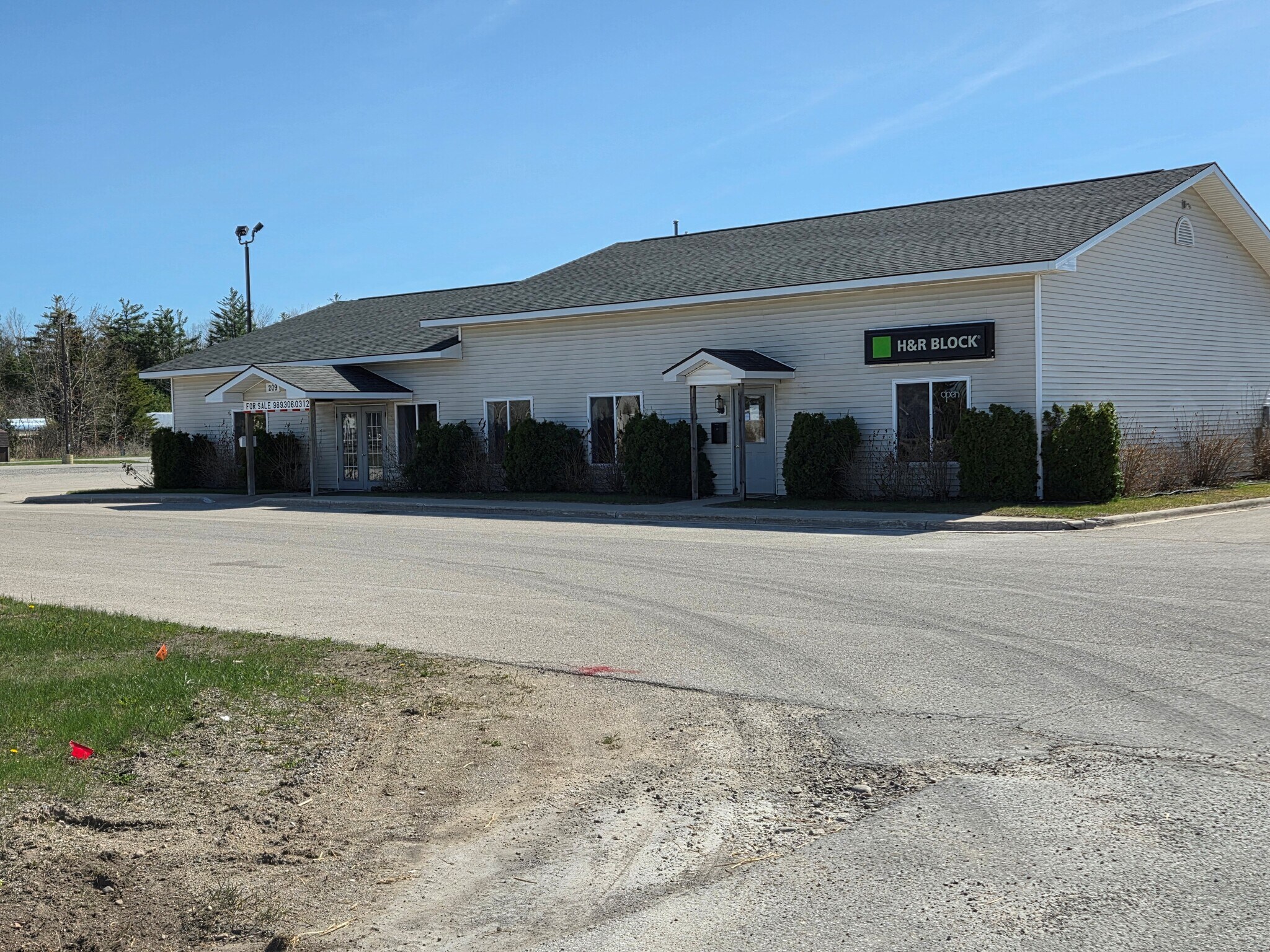 209 S Bradley Hwy, Rogers City, MI for Sale