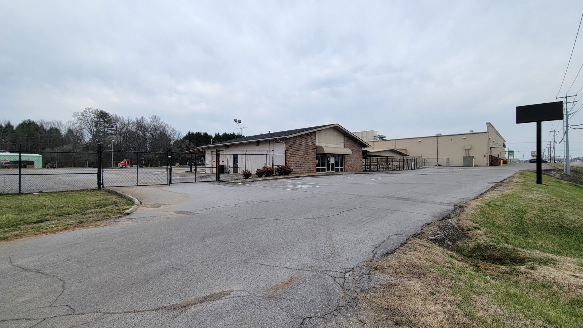 1528 W Broadway Ave, Maryville, TN for Rent