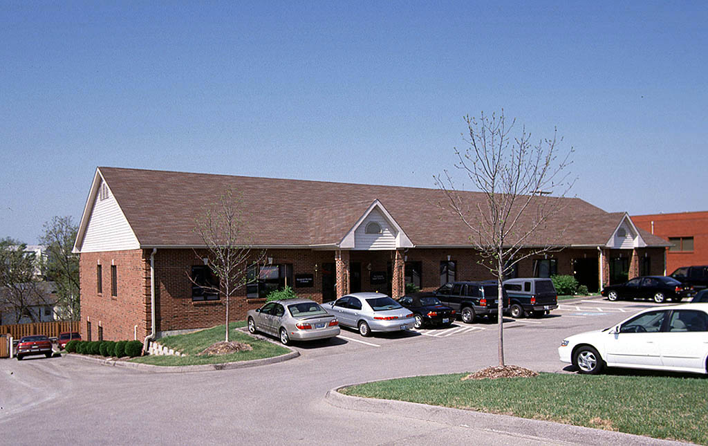 16284-16296 Westwoods Business Park Dr, Ellisville, MO for Rent
