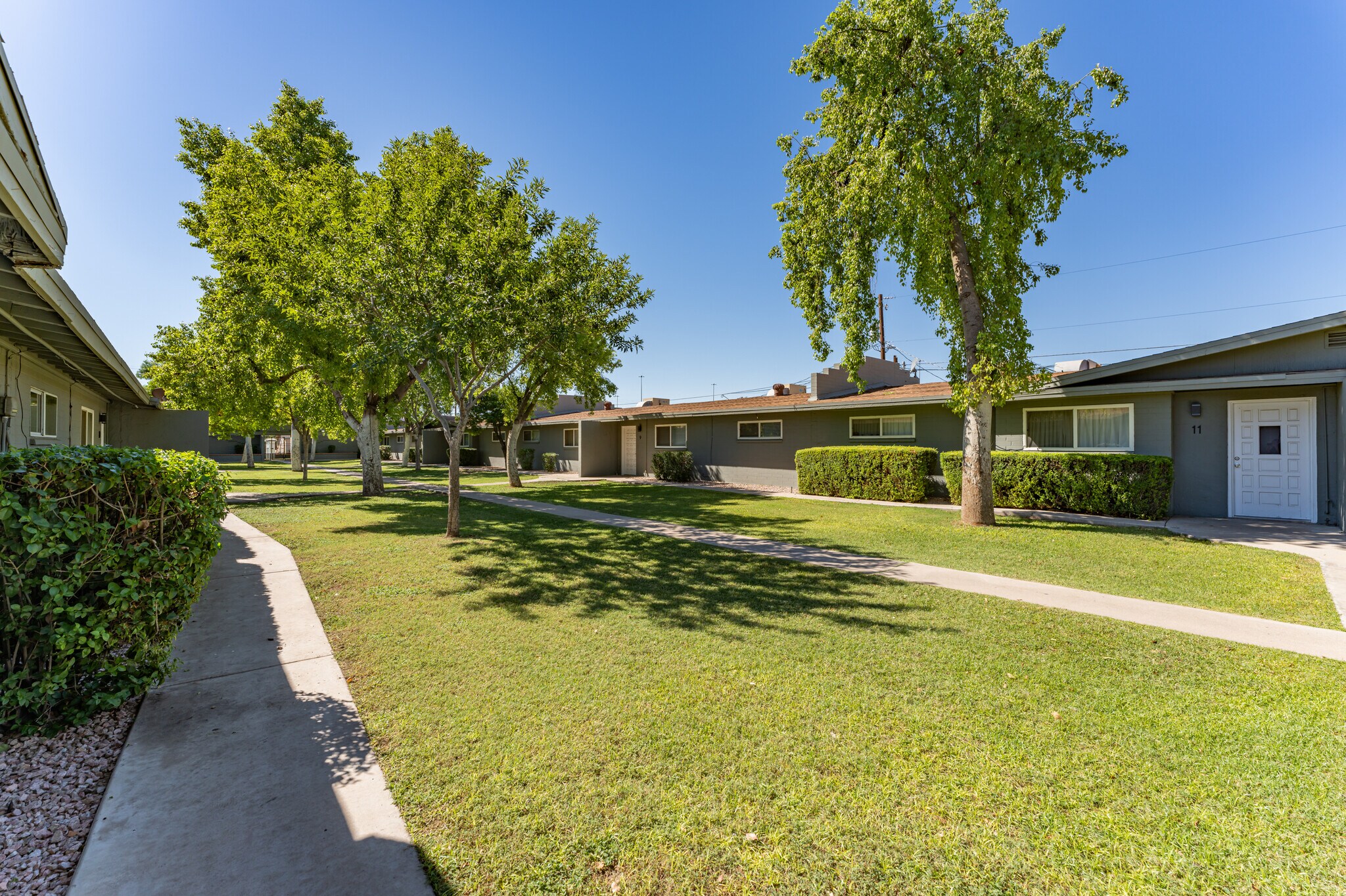 2402 W Devonshire Ave Phoenix, AZ 85015 MultiFamily Property for