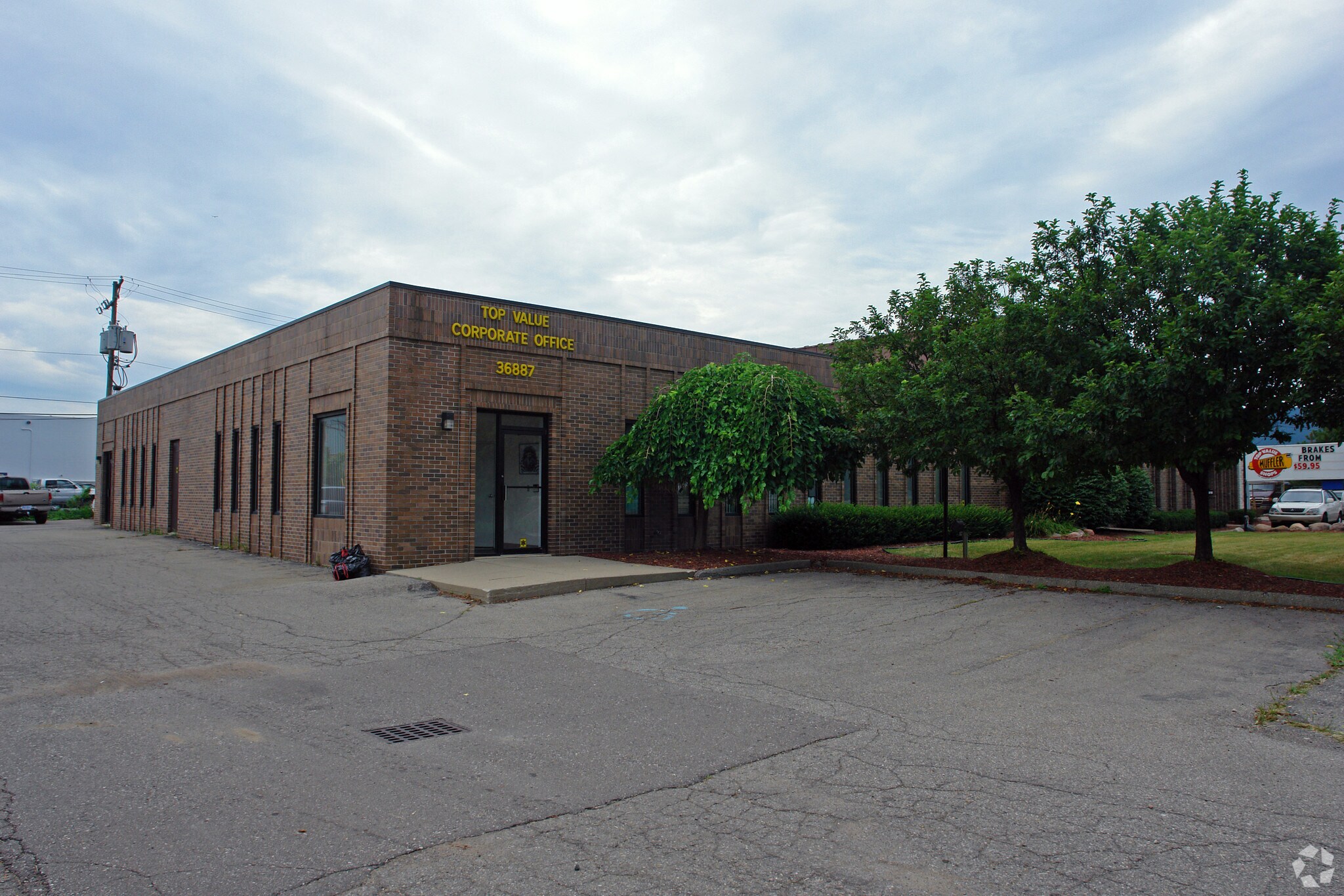 36887-36913 Schoolcraft Rd, Livonia, MI for Rent