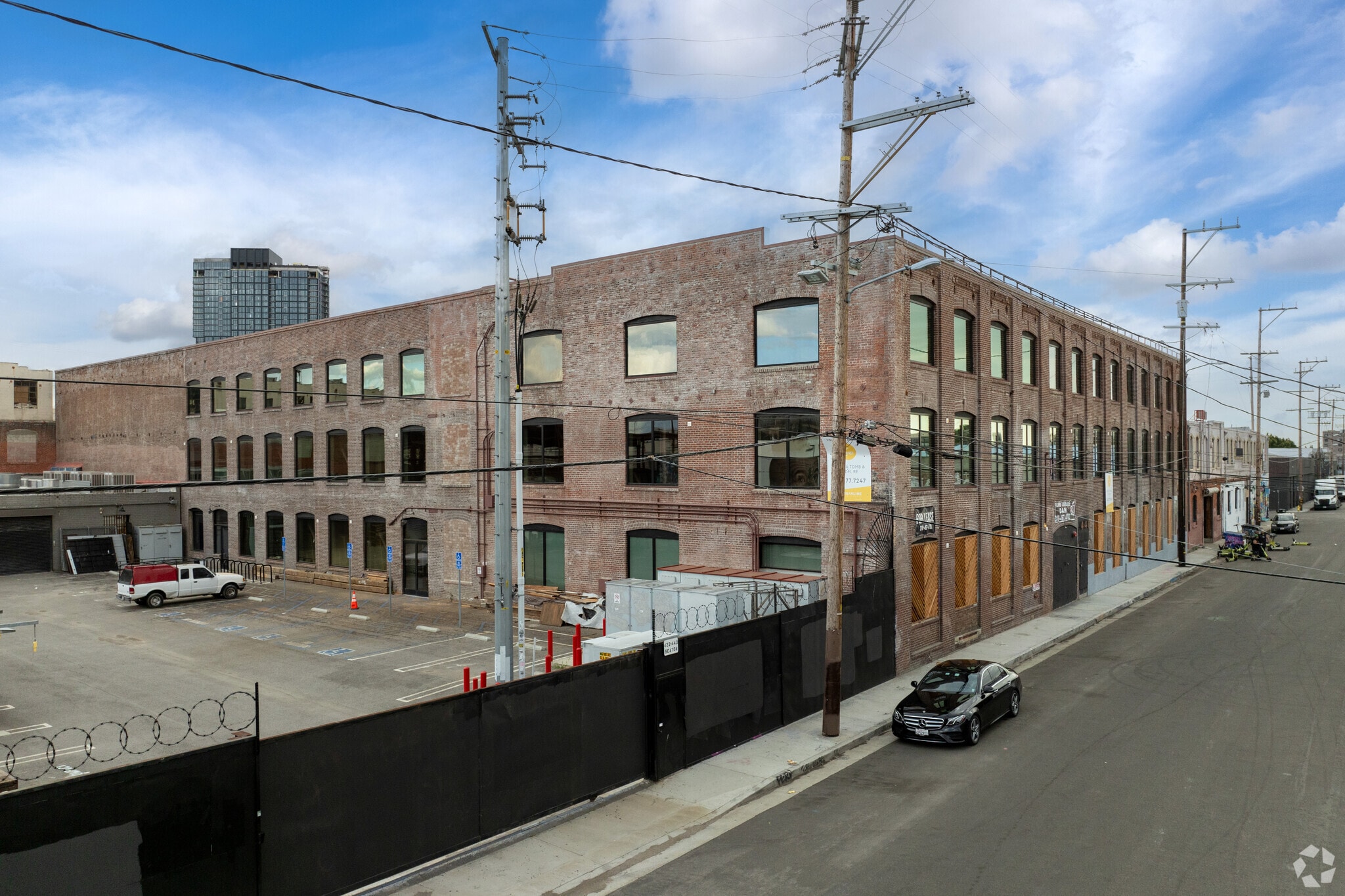 440 Seaton St, Los Angeles, CA for Sale
