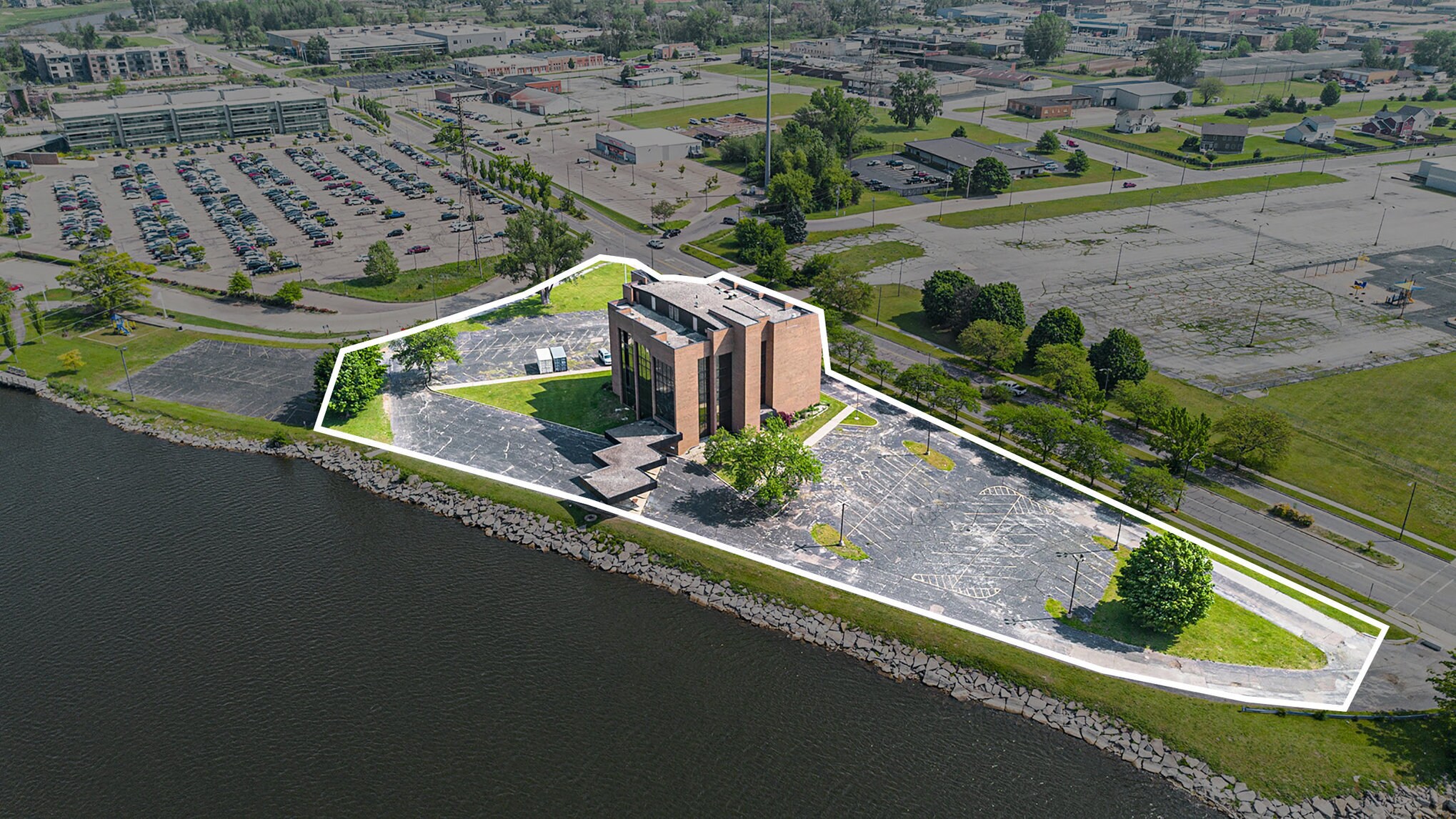 400 Riverview Dr, Benton Harbor, MI for Sale