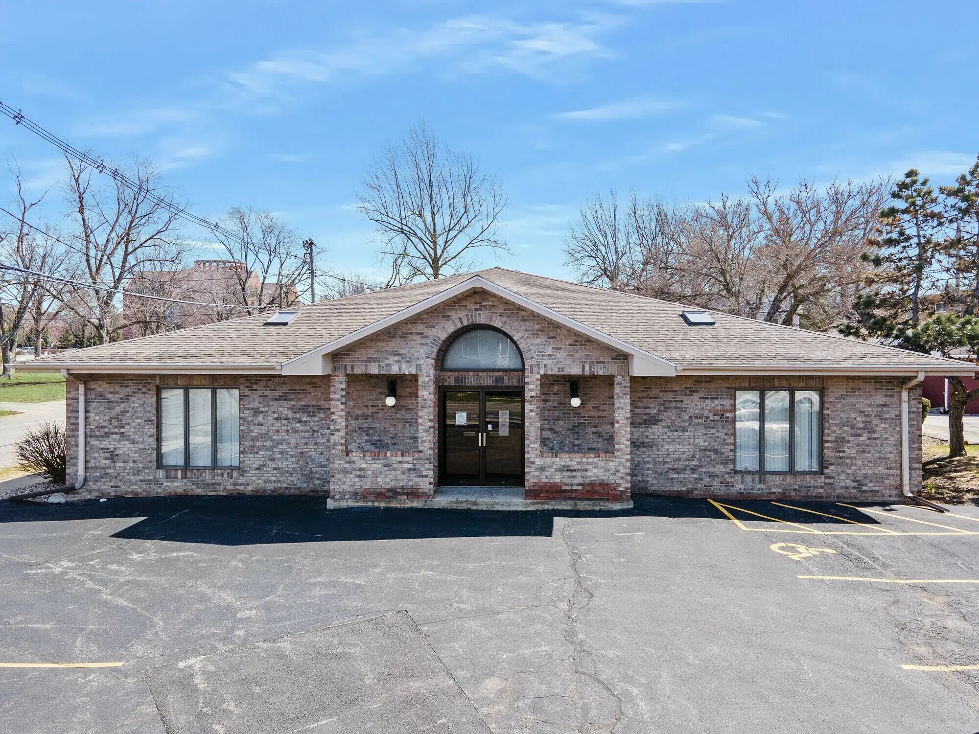 915 N Main St, Bloomington, IL for Sale