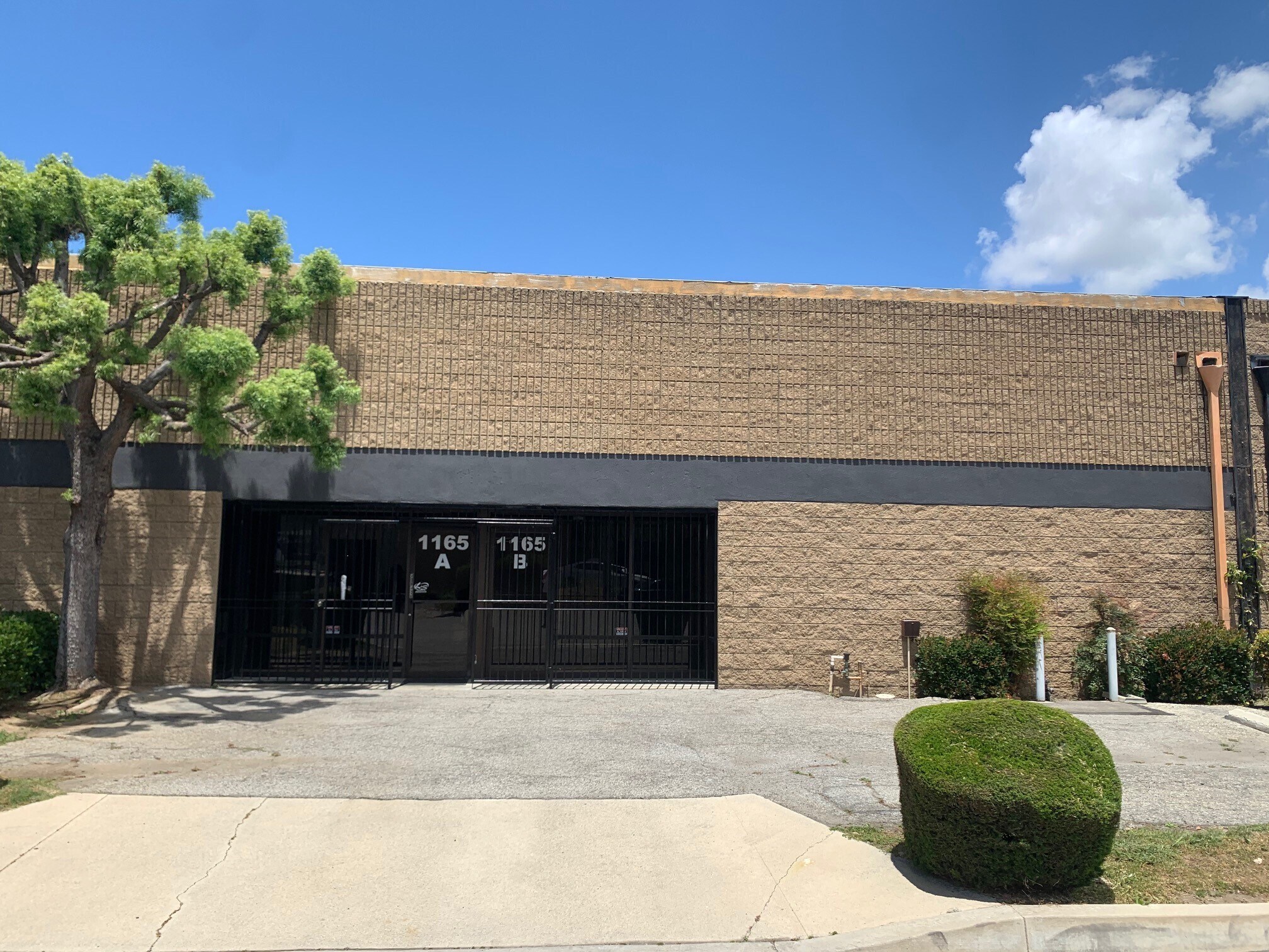 1165 W Mahalo Pl Compton, CA 90220 Industrial Property for Lease on