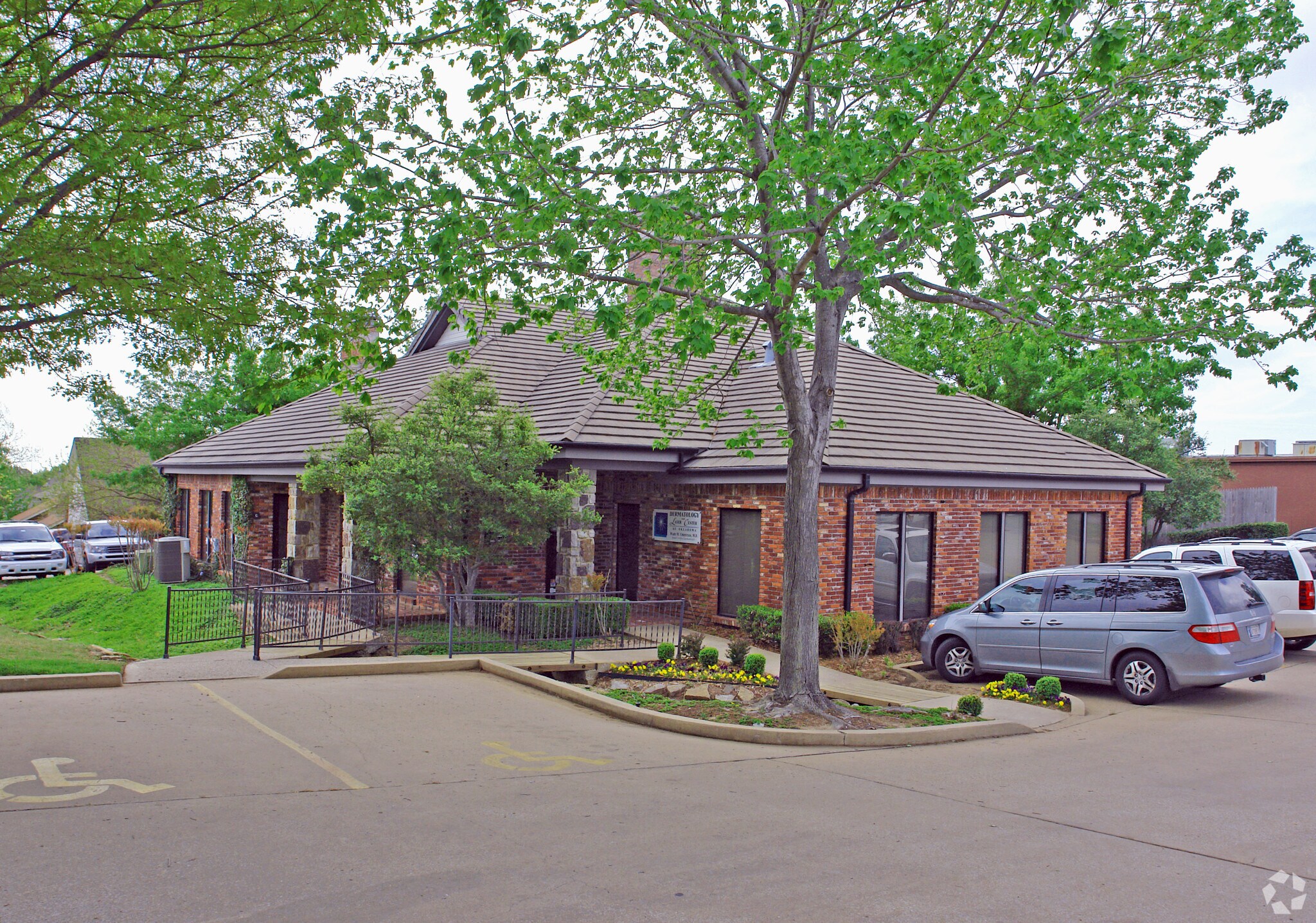 7901 S Sheridan Rd, Tulsa, OK for Rent