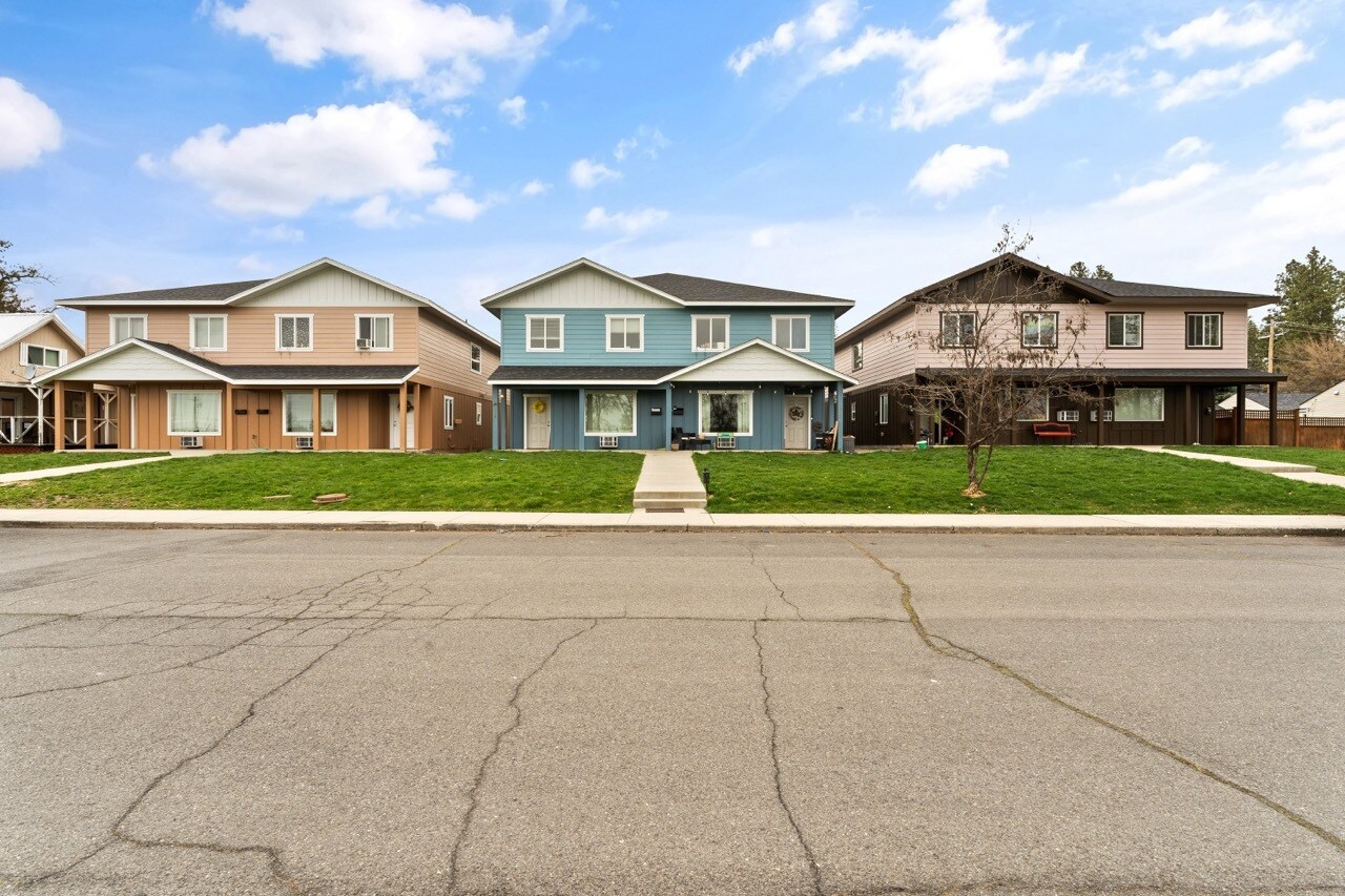 308-318 W 3rd St, Cheney, WA for Sale