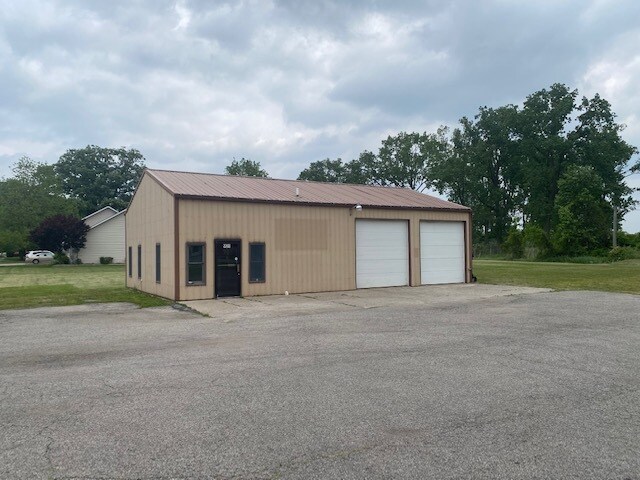 901 E Maumee St, Angola, IN for Sale
