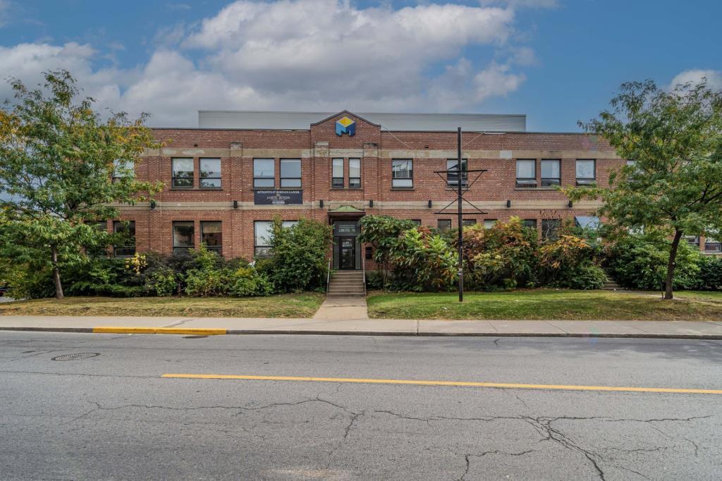 454 Av Beaumont, Montréal, QC for Rent