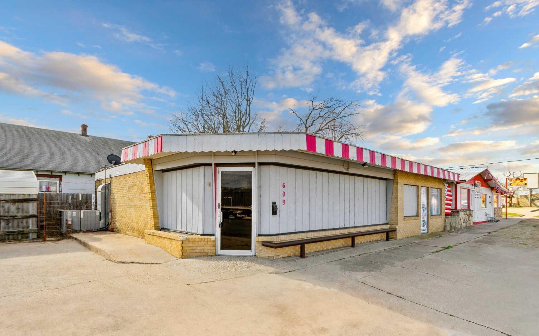 609 W Madison Ave, Arkansas City, KS for Sale
