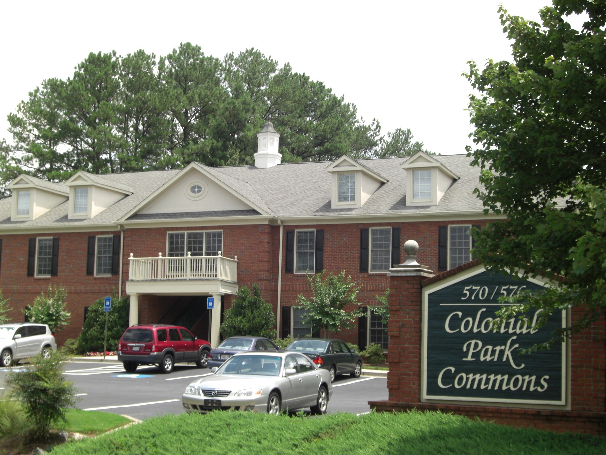 576 Colonial Park Dr, Roswell, GA for Rent