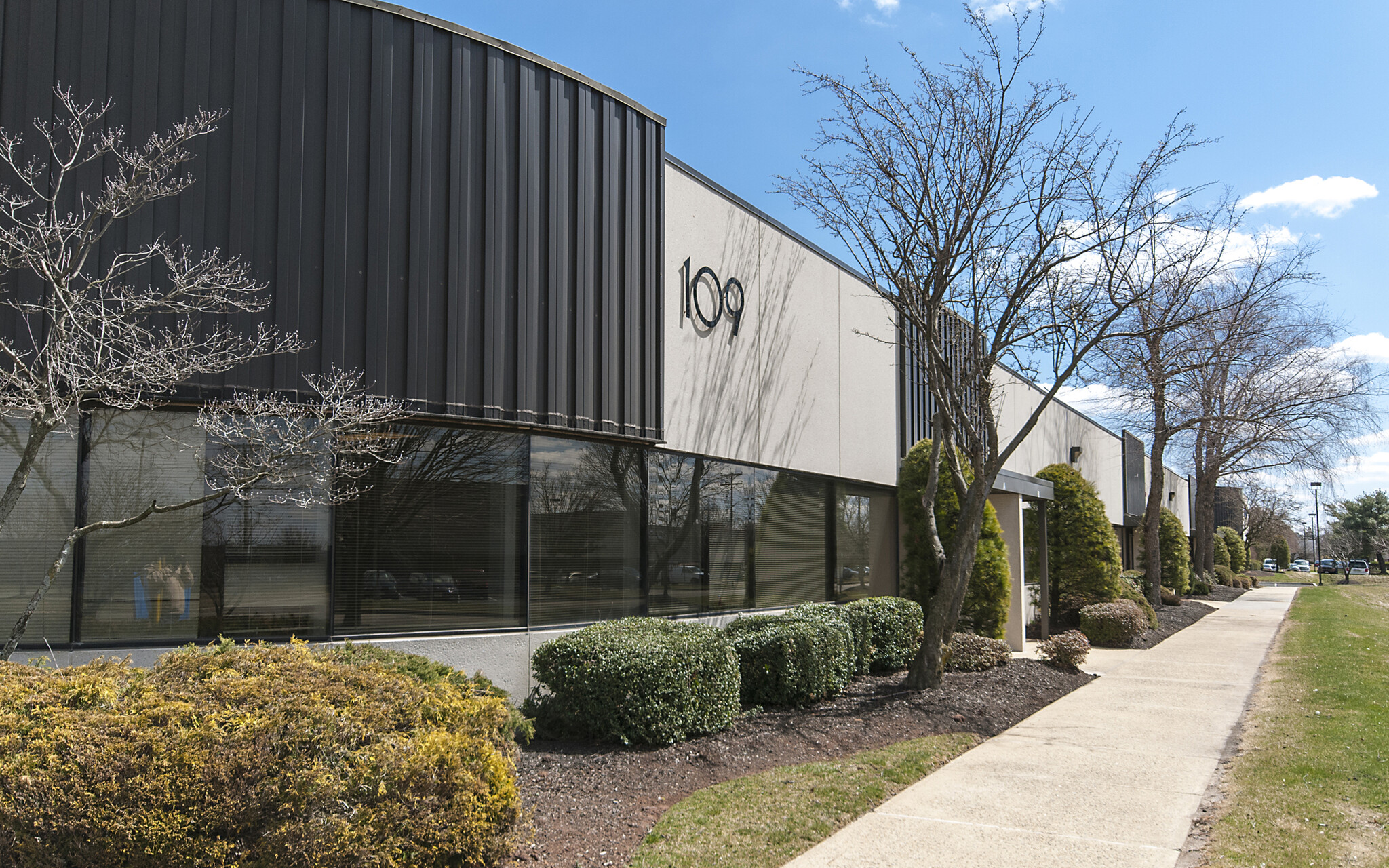 109 Corporate Ct, South Plainfield, NJ for Rent