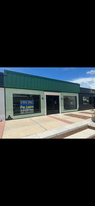 Lake Jackson, TX Retail - 113 N Parking Pl Lake Jackson, TX Retail - 113 N Parking Pl
