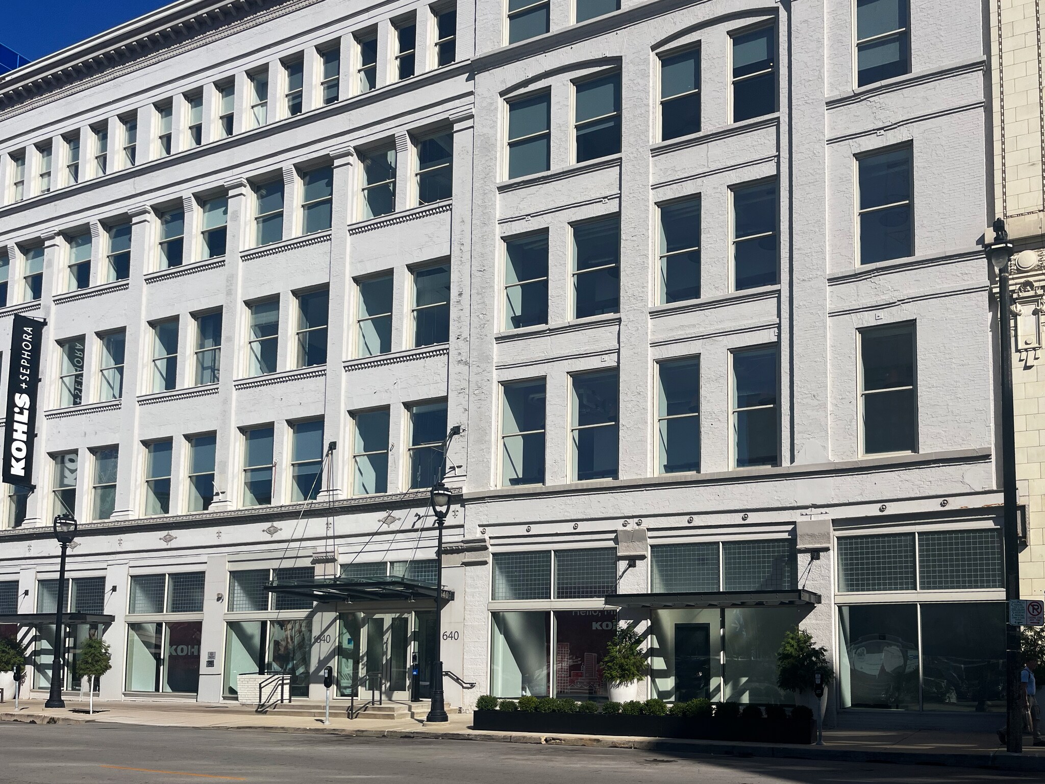 640 N Vel R Phillips Ave, Milwaukee, WI for Rent