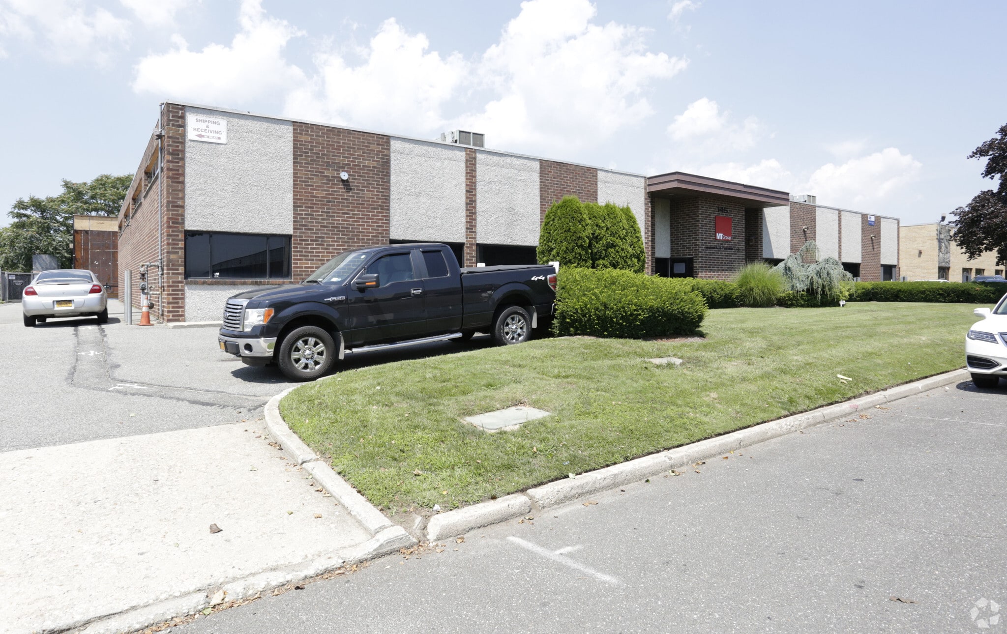 145 Sherwood Ave, Farmingdale, NY for Rent