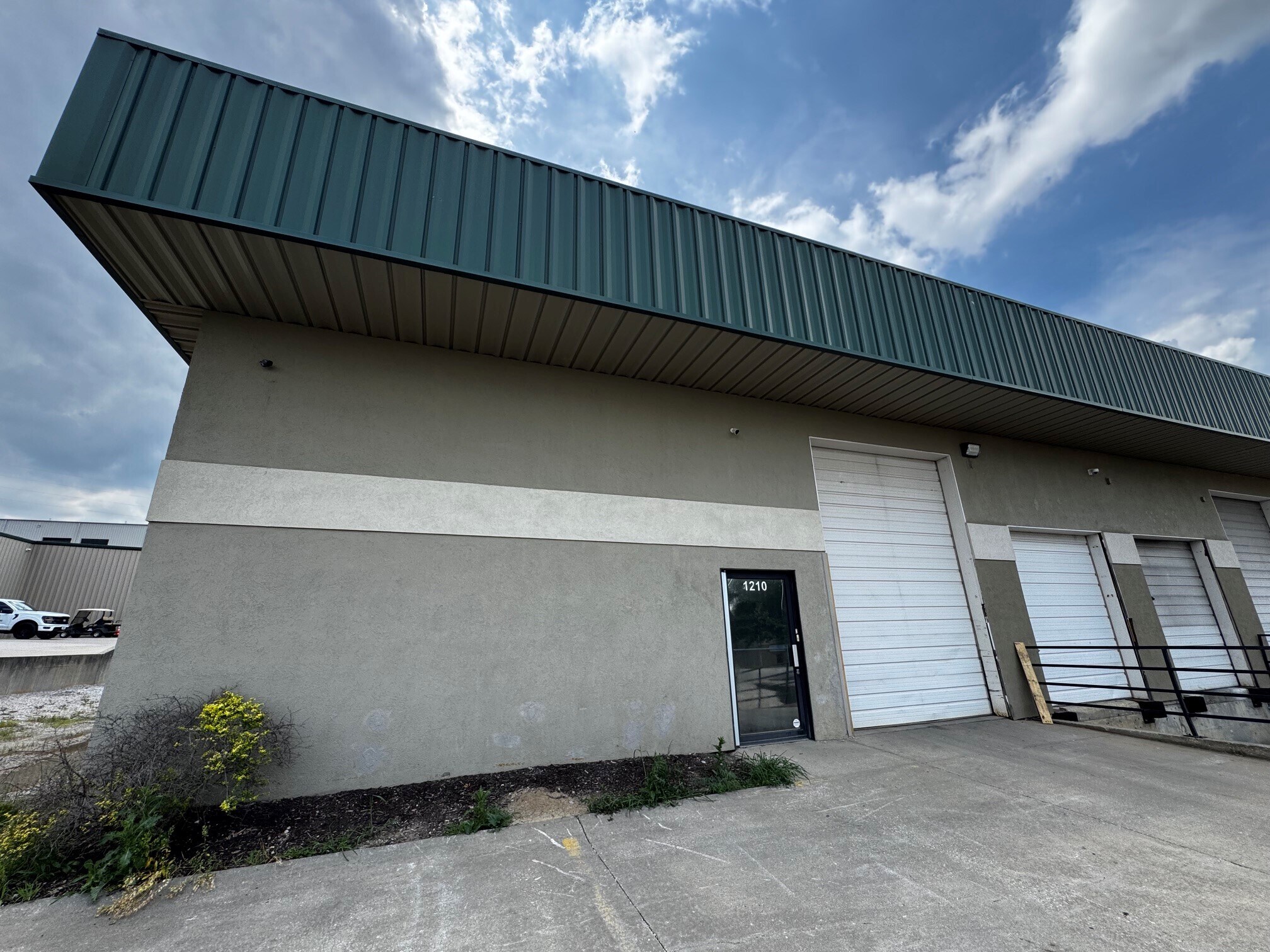 1210 NW Valley Ridge Dr, Grain Valley, MO for Rent