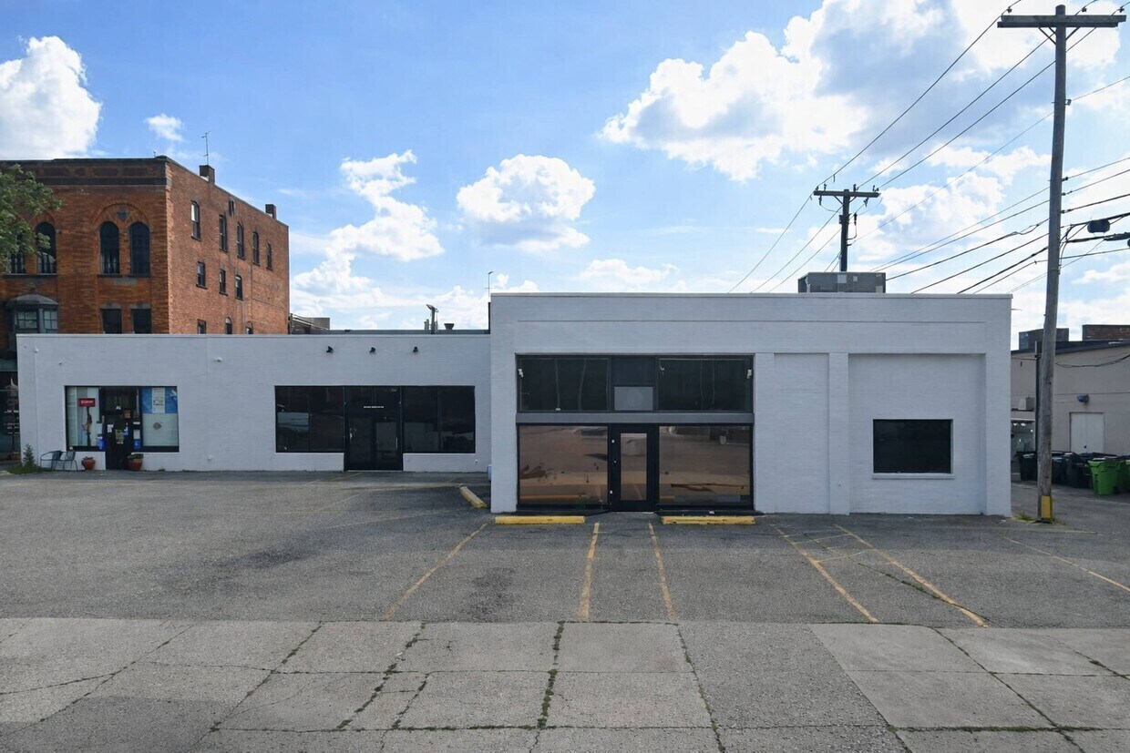 304-318 N Wooster Ave, Dover, OH for Rent