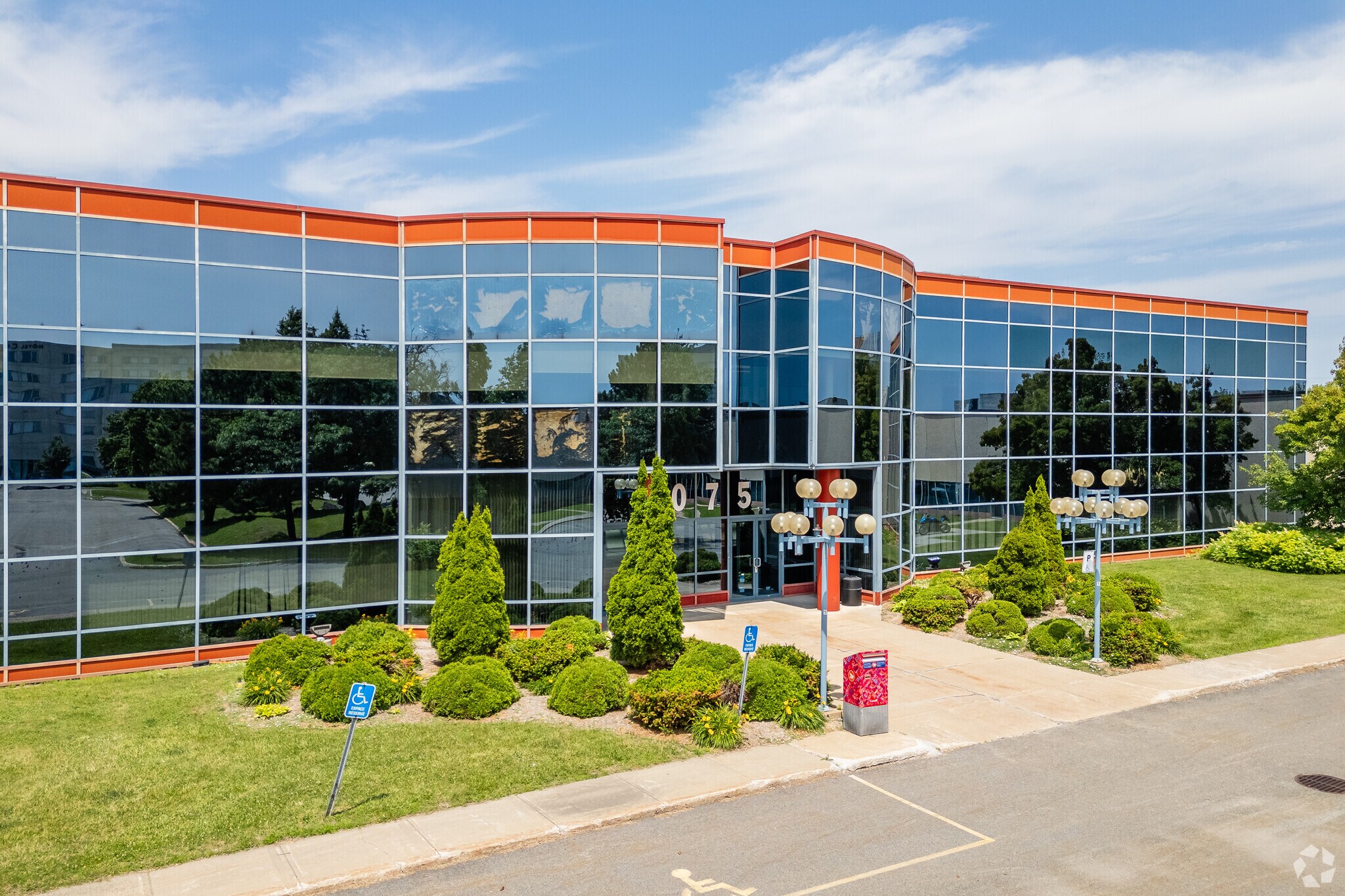 7075 Pl Robert-Joncas, Saint-Laurent, QC for Rent