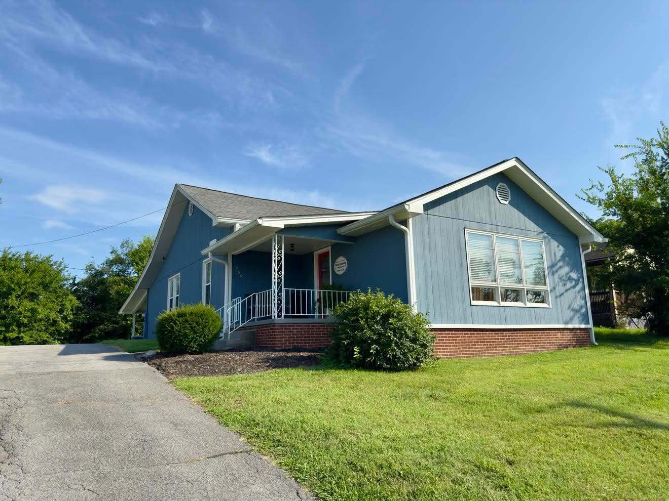 735 N Charles G Seivers Blvd, Clinton, TN for Sale