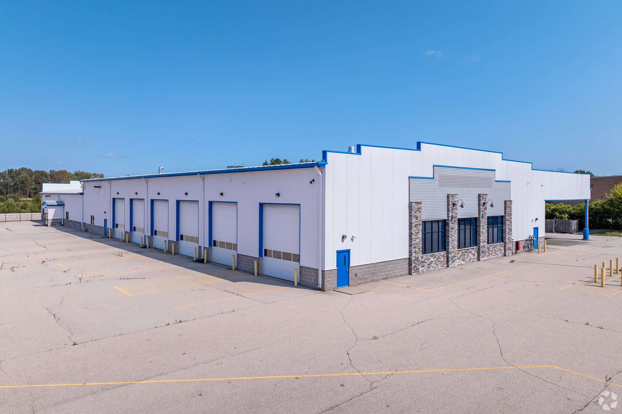 800 E Green Bay Ave, Saukville, WI for Rent