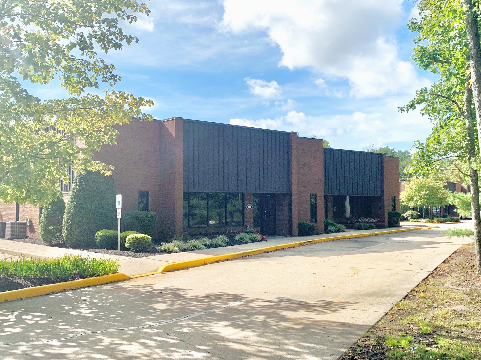 95 Connecticut Dr, Burlington, NJ for Rent