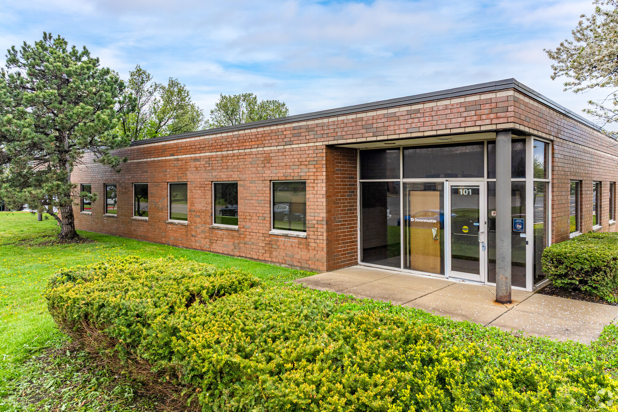 101 Overland Dr, North Aurora, IL for Sale