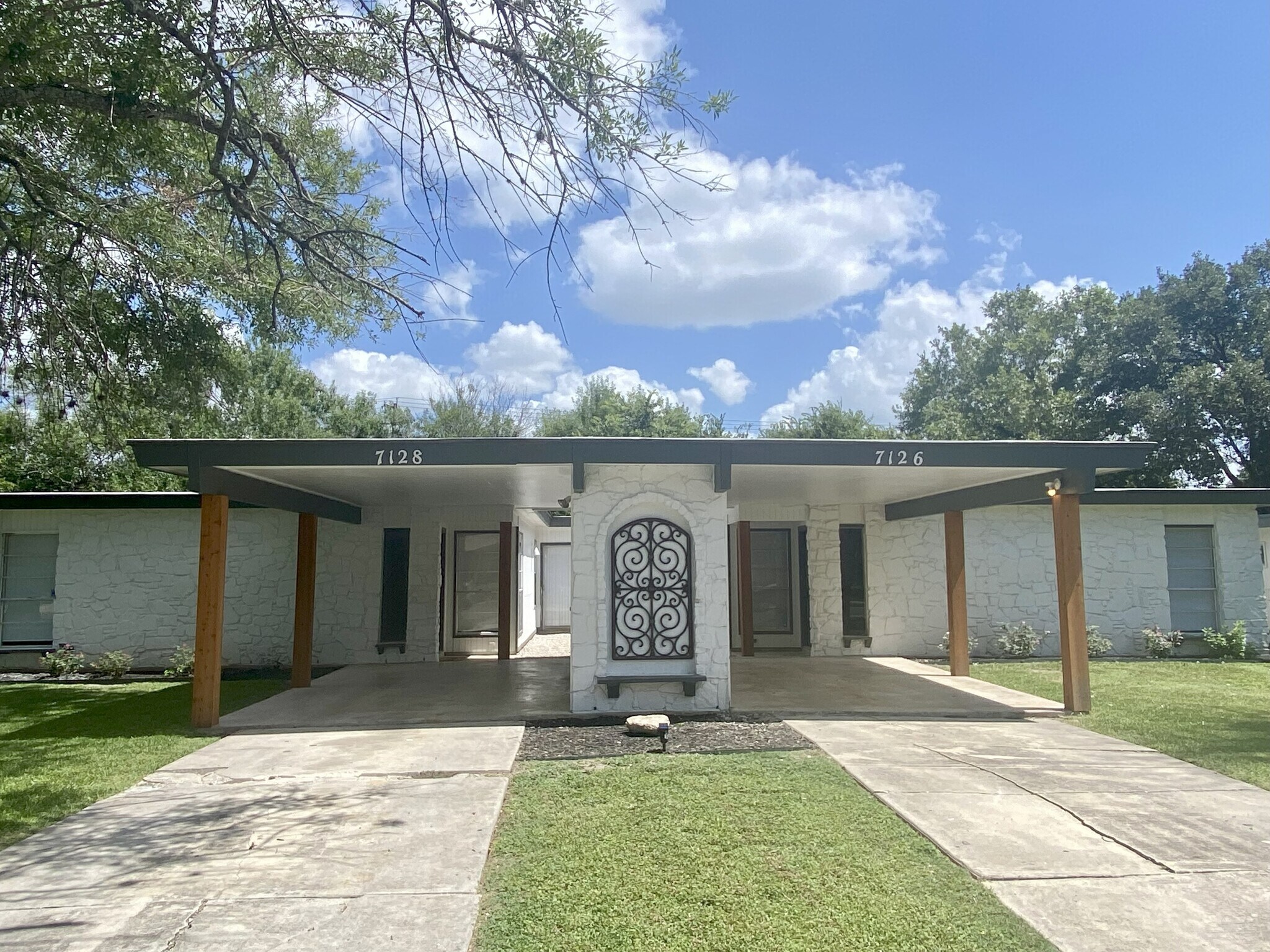 7128 Larksong St, San Antonio, TX for Sale
