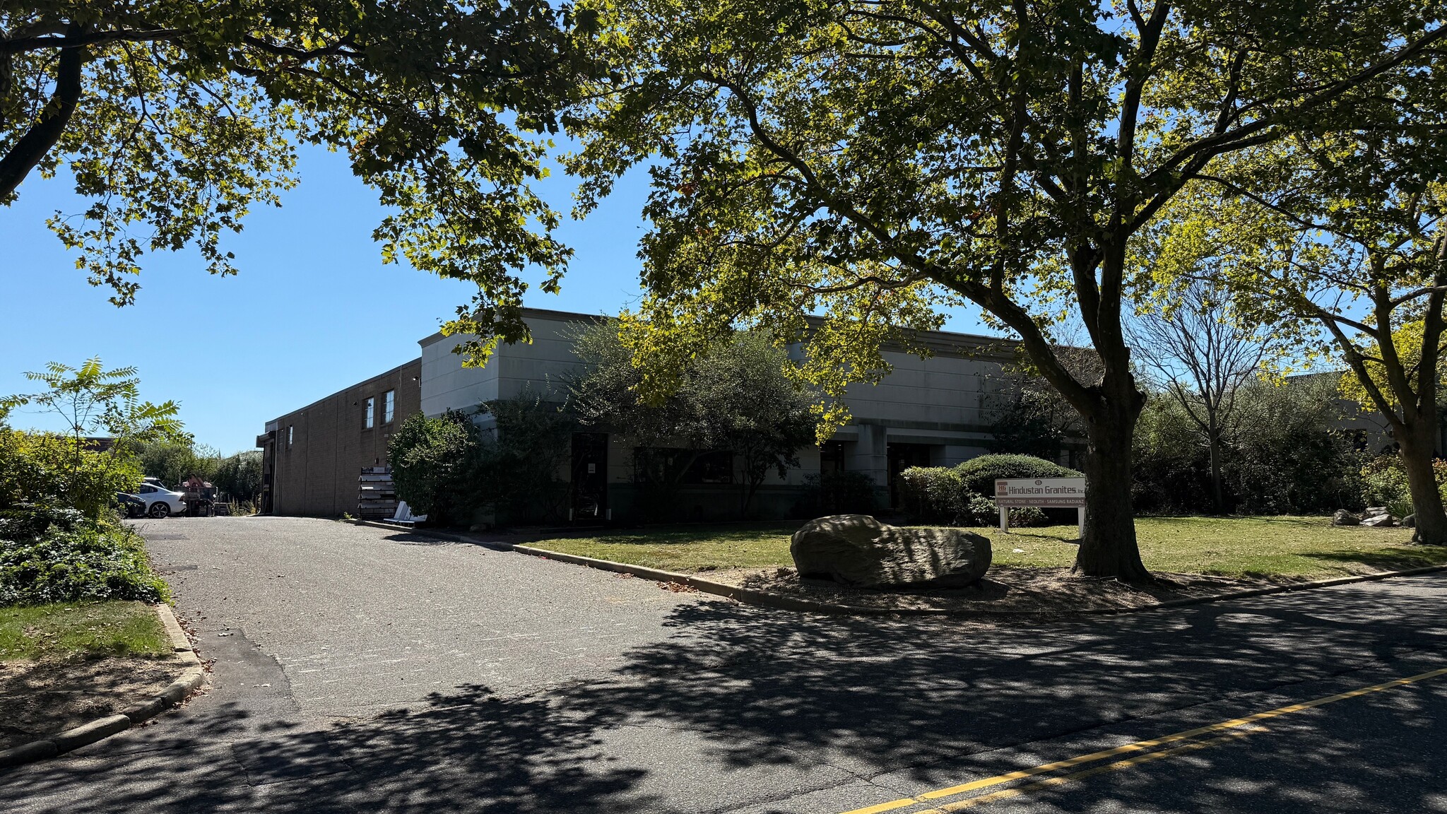 65 Davids Dr, Hauppauge, NY for Rent