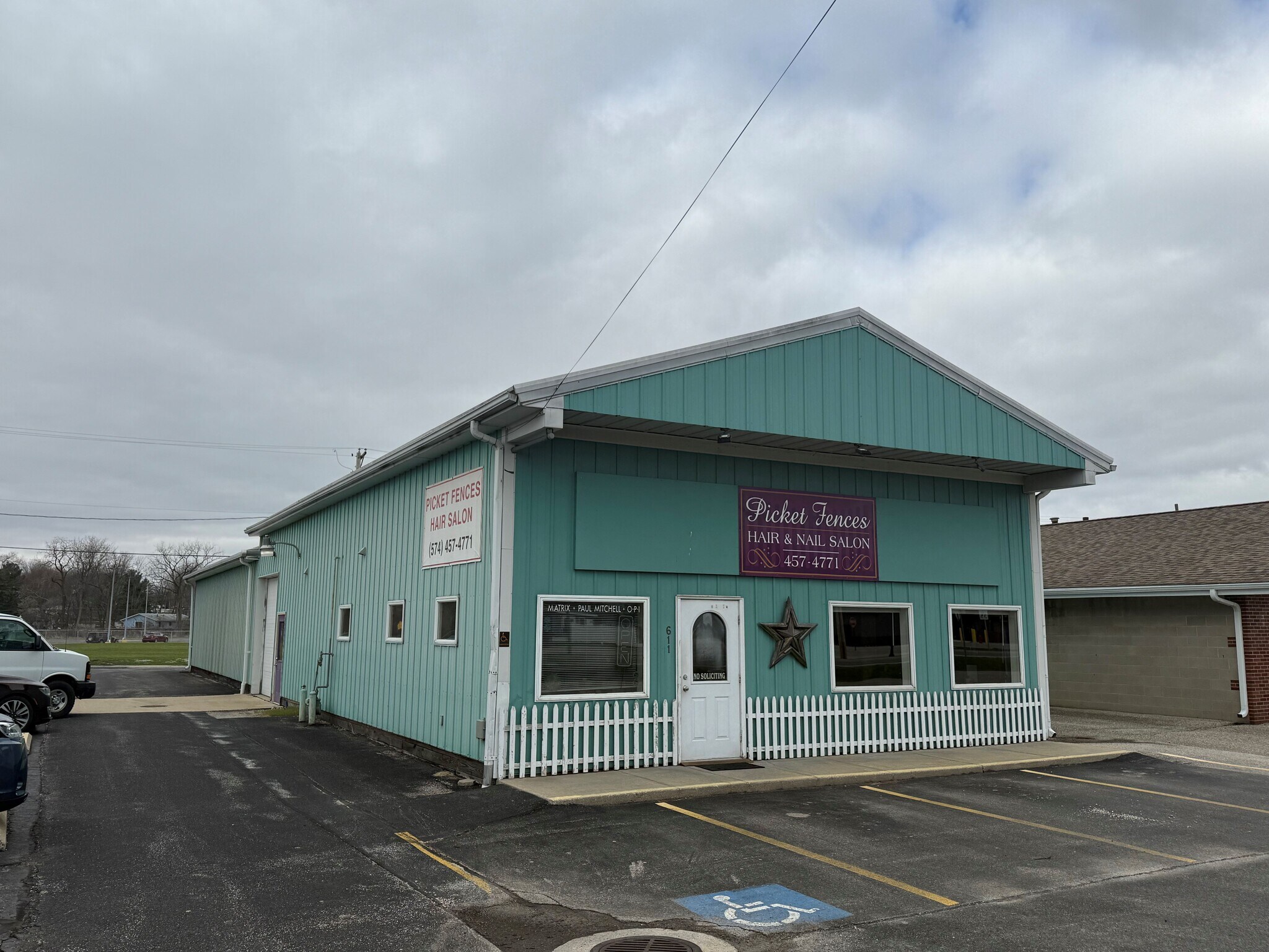 611 S Huntington St, Syracuse, IN for Sale