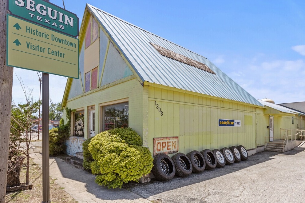 1308 N Austin, Seguin, TX for Rent