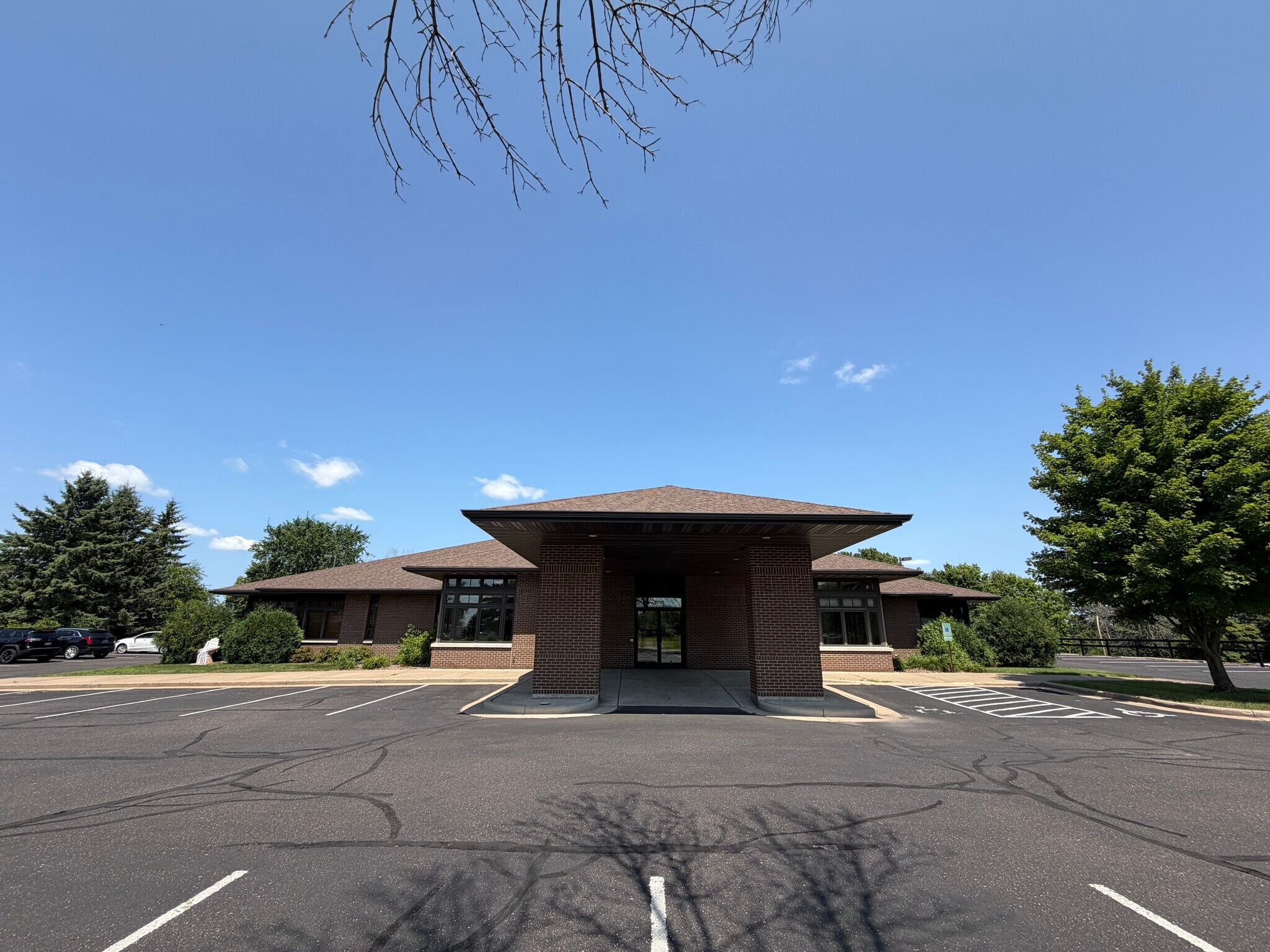1110 Oak Ridge Dr, Eau Claire, WI for Sale
