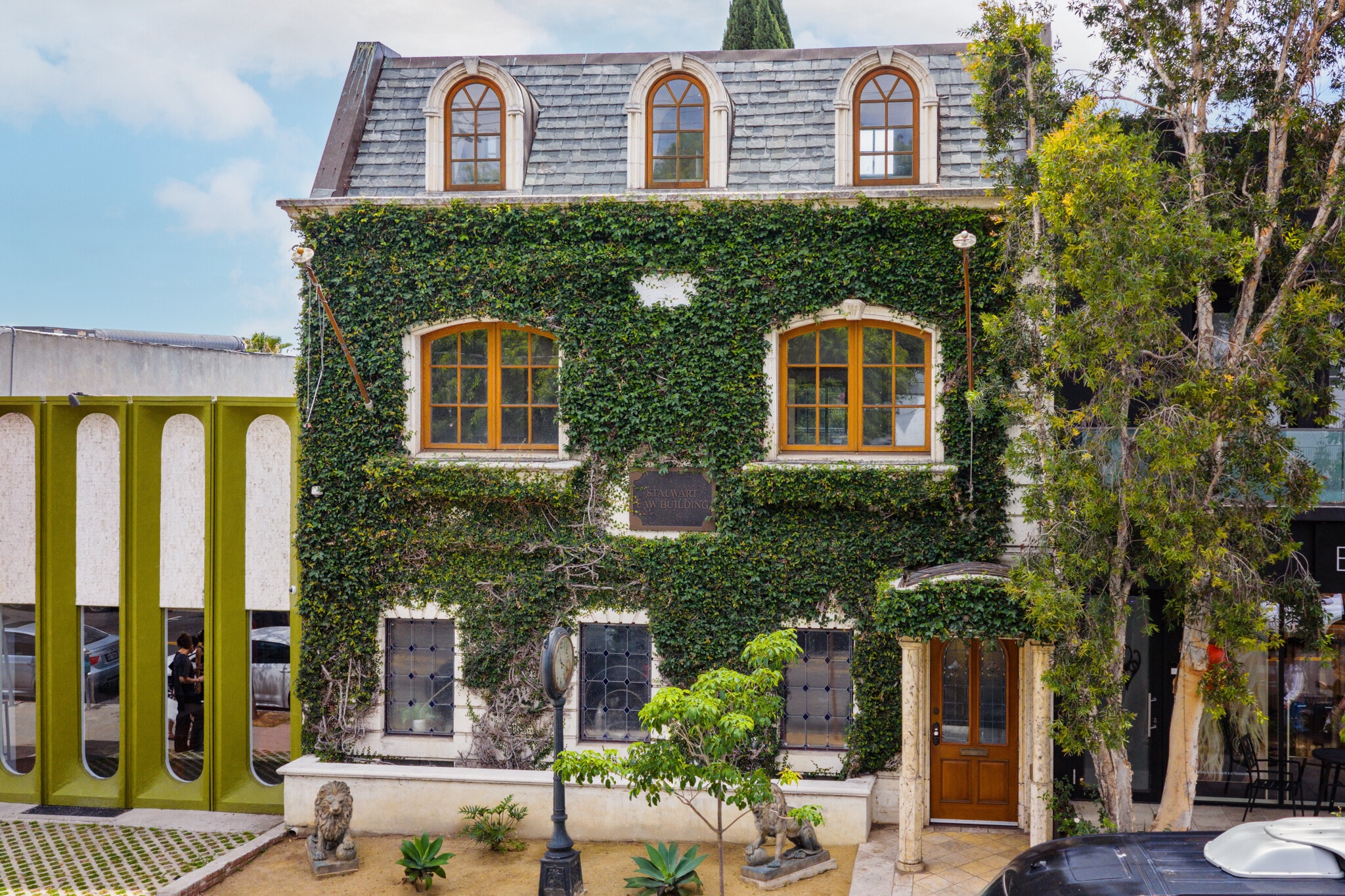 8752 Holloway Dr, West Hollywood, CA for Sale