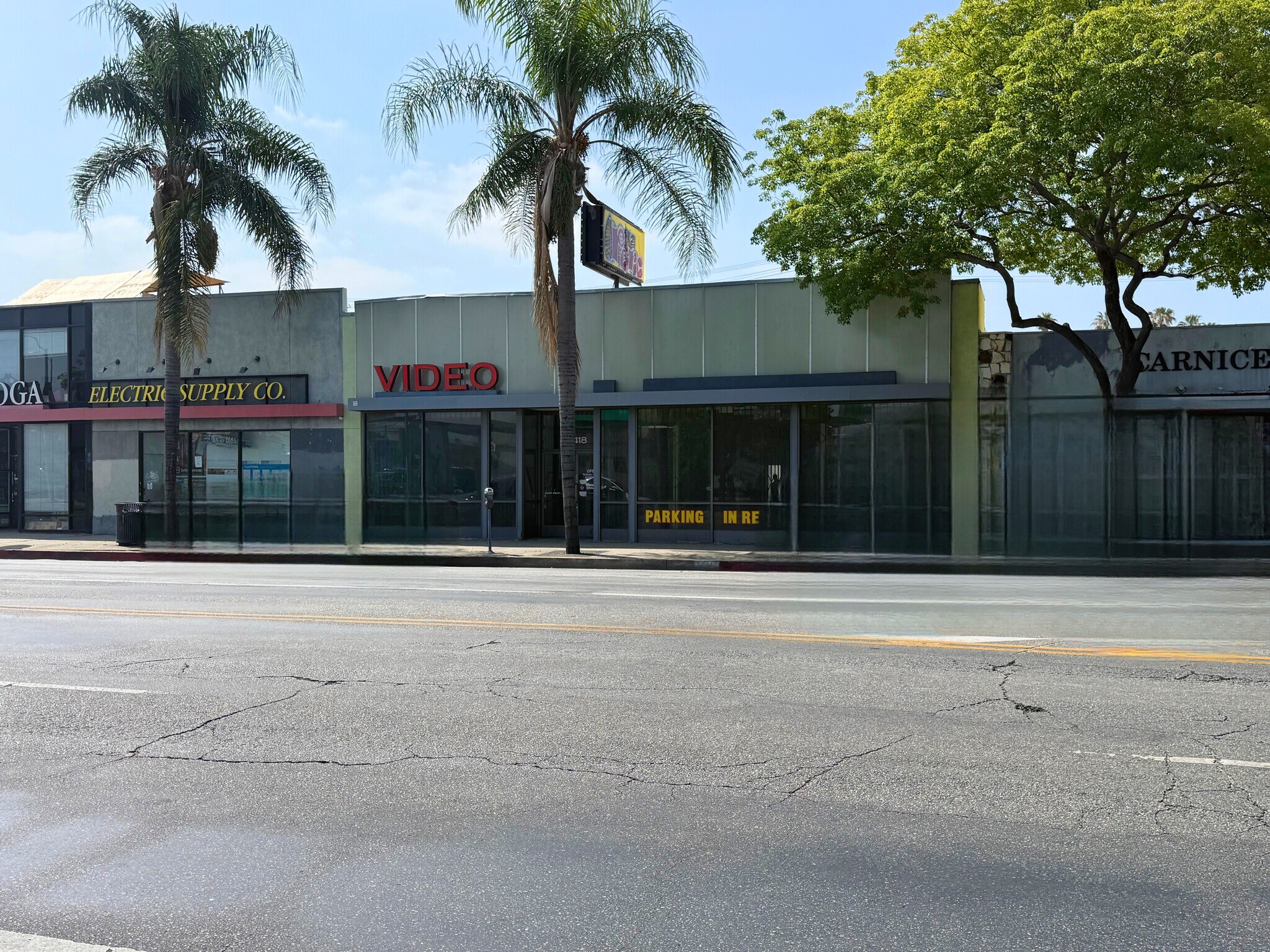 21418 Sherman Way, Canoga Park, CA for Rent