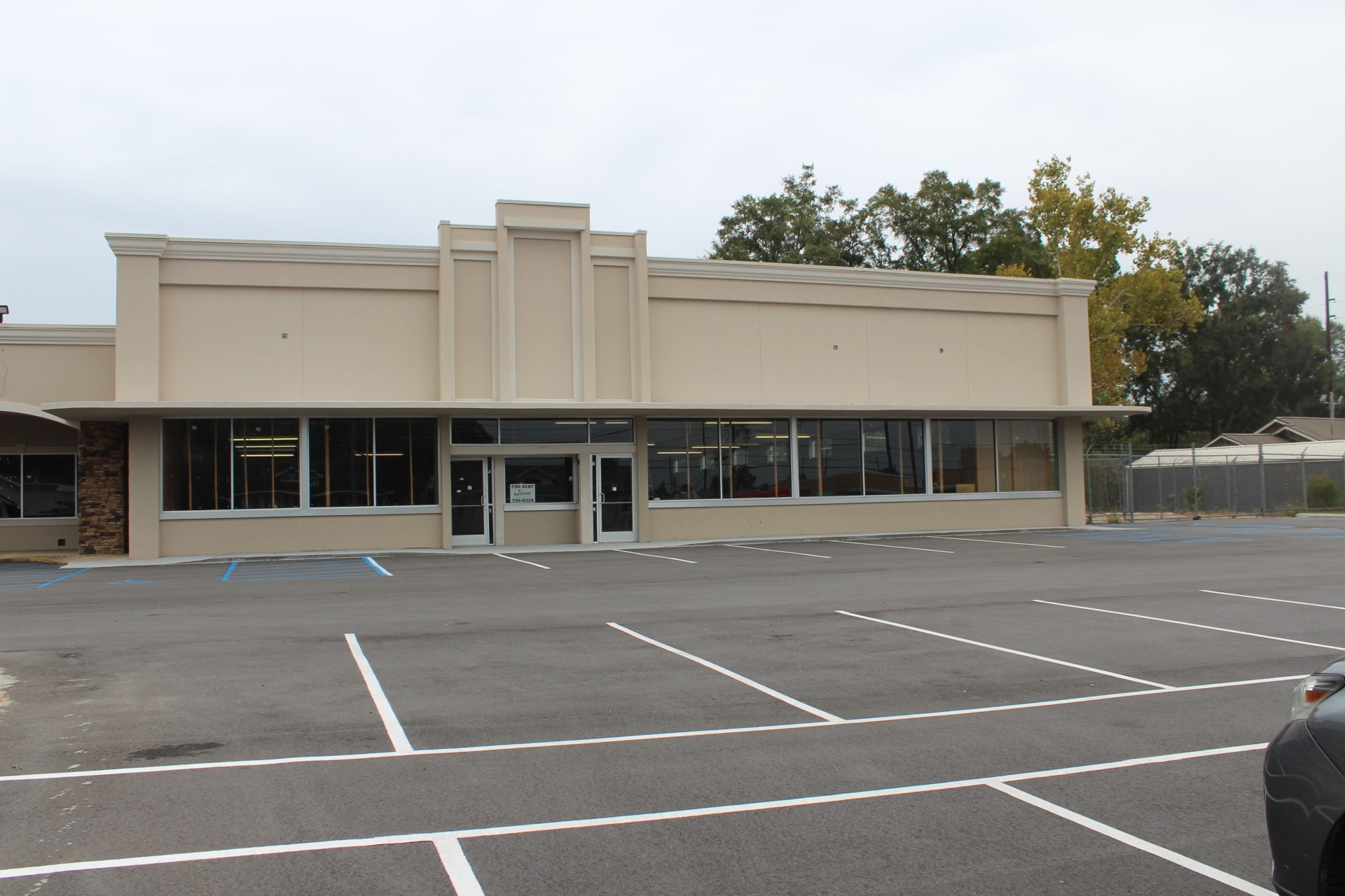 564578 W Main St Dothan, AL 36301 Retail Property for Lease on
